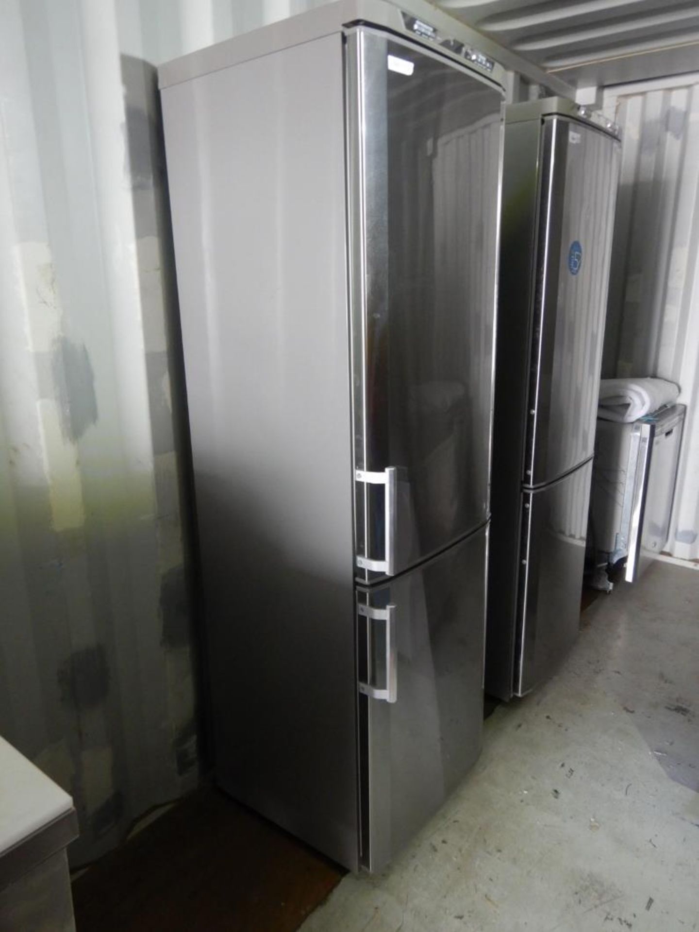 G.E. STAINLESS STEEL DOMESTIC REFRIGERATOR W/ BOTTOM FREEZER - Image 2 of 6