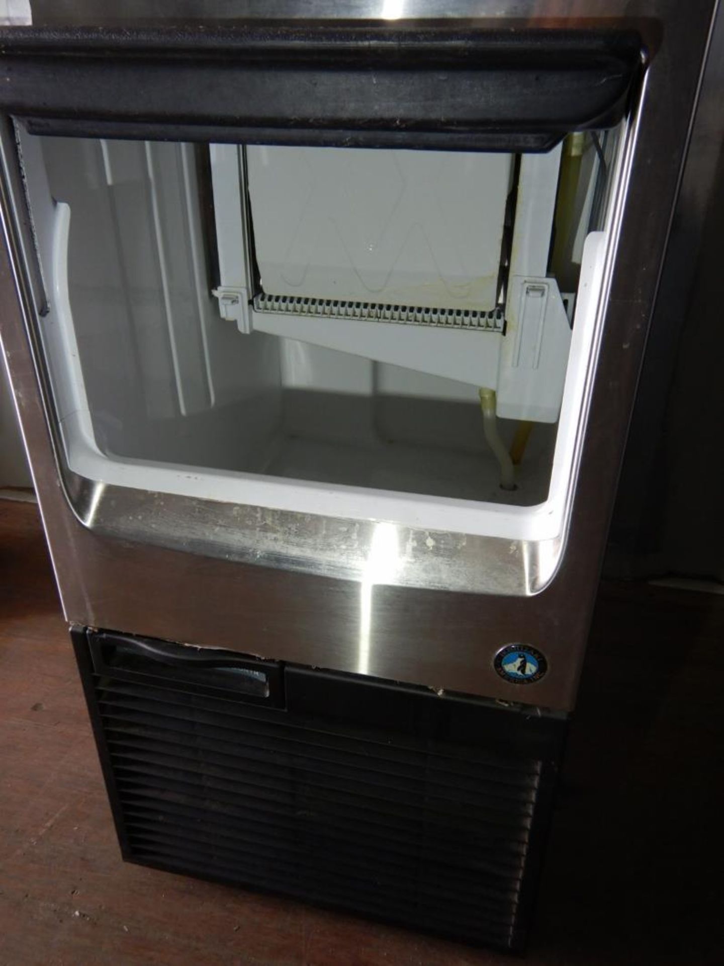 HOSHIZAKI ICE MAKER - KM-61BAH SELF CONTAINED CUBER, S/N B02493C, 71LB/DAY - Image 3 of 11