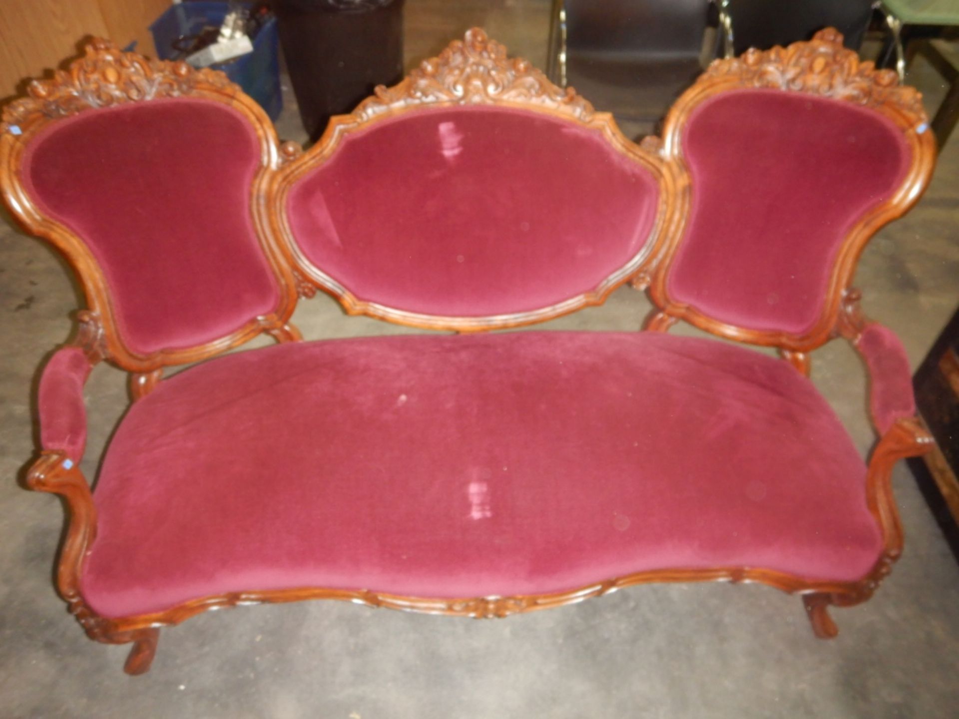 ANTIQUE CARVED UPHOLSTERED RED VELVET SETTEE W/MATCHING PARLOR CHAIR - Image 2 of 12