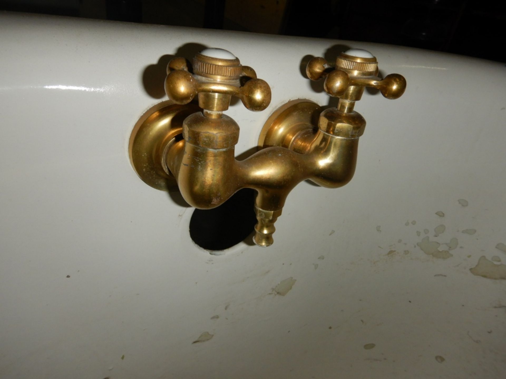 ANTIQUE CAST IRON TUB W/BRASS FEET - Image 5 of 7