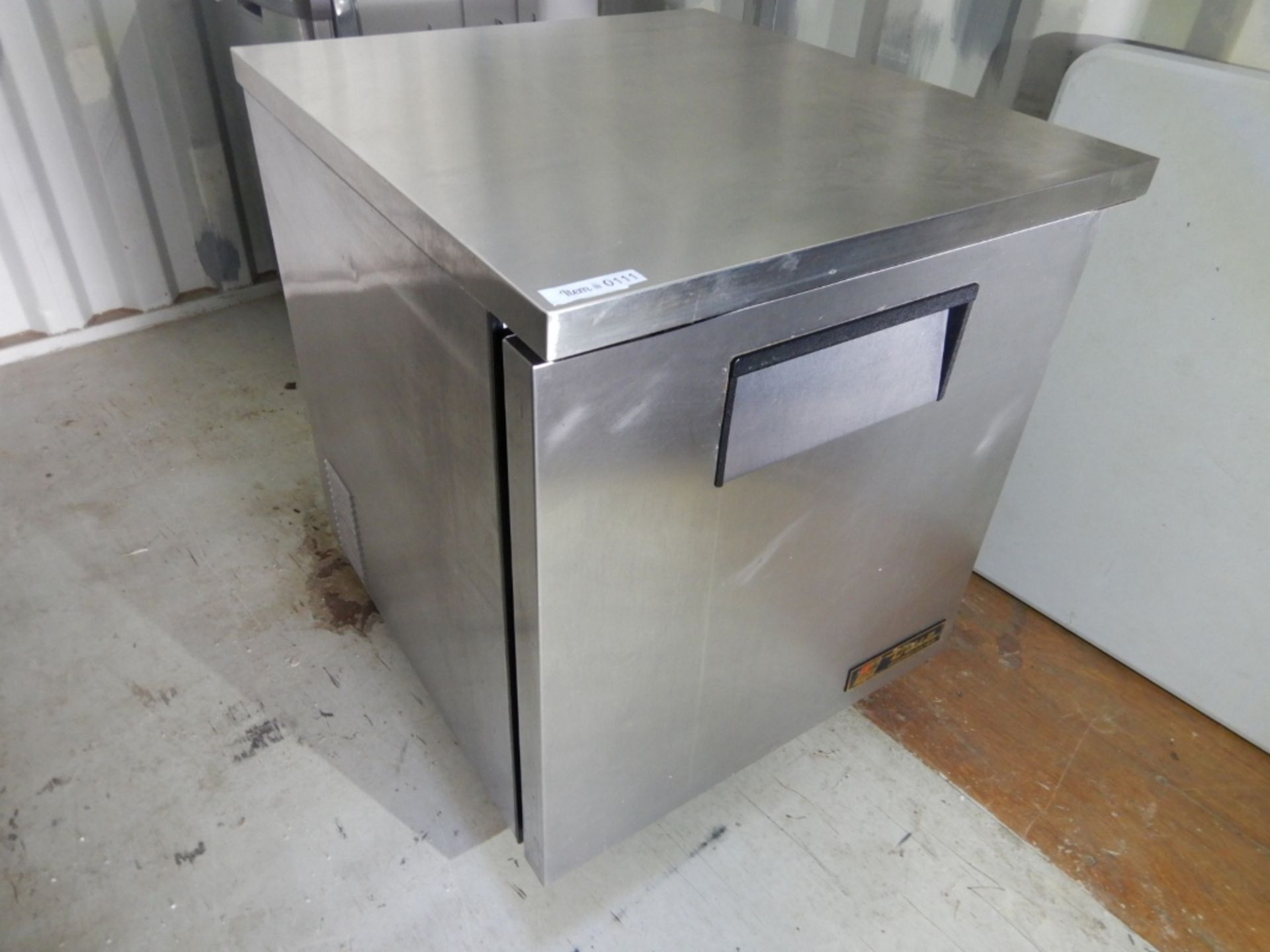 TRUE UNDERCOUNTER REFRIGERATION UNIT - TUC-27 W/ STAINLESS STEEL TOP, S/N 1-3410931, R134a