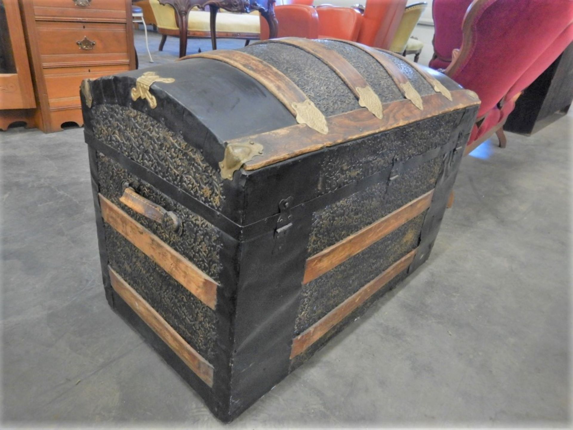 ANTIQUE TRAVELLERS TRUNK - Image 5 of 11