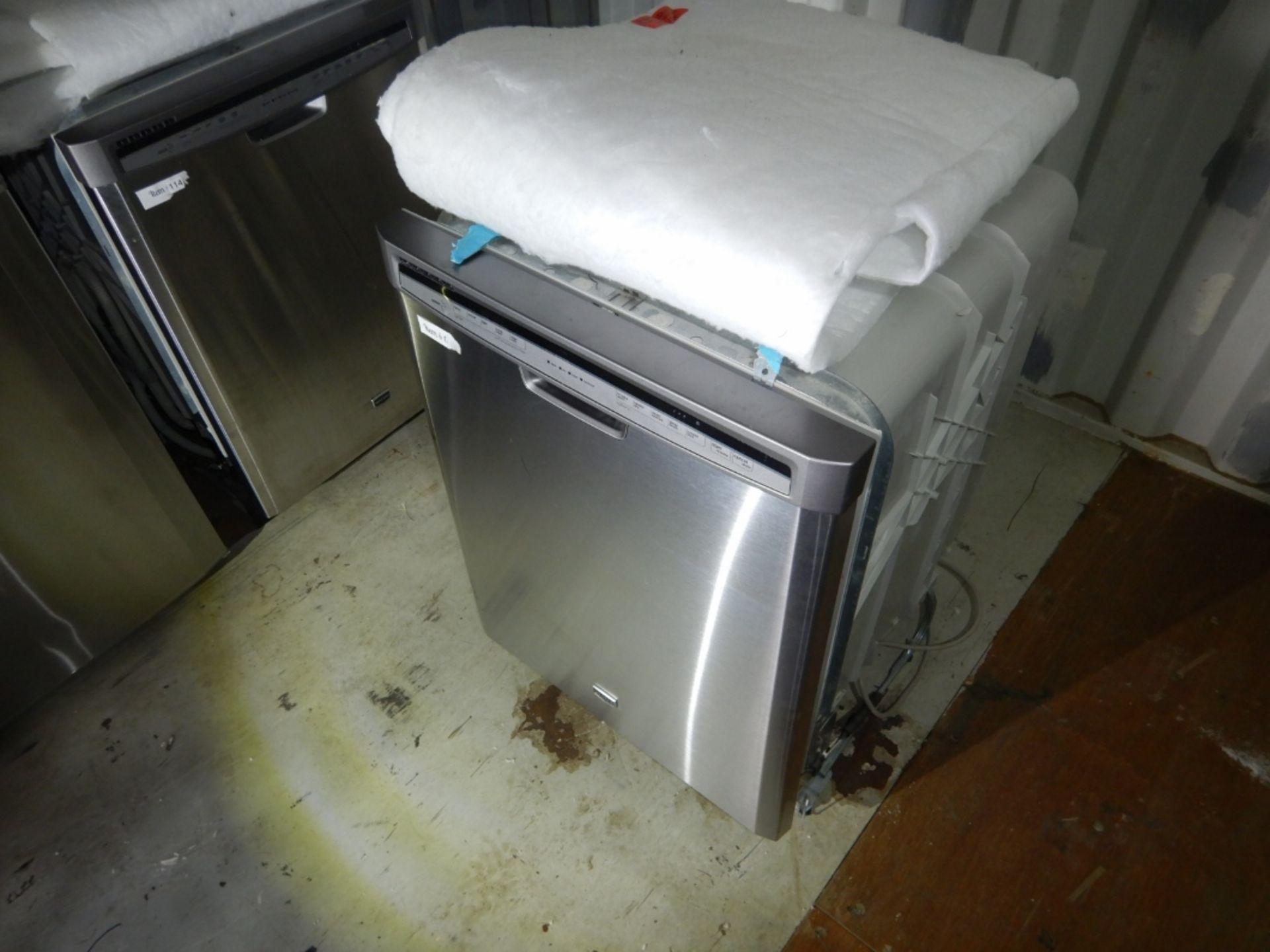 MAYTAG STAINLESS STEEL DOMESTIC UNDER COUNTER DISHWASHER, MODEL #MDBH949PAM1, S/N F24202593, TYPE - Image 2 of 6