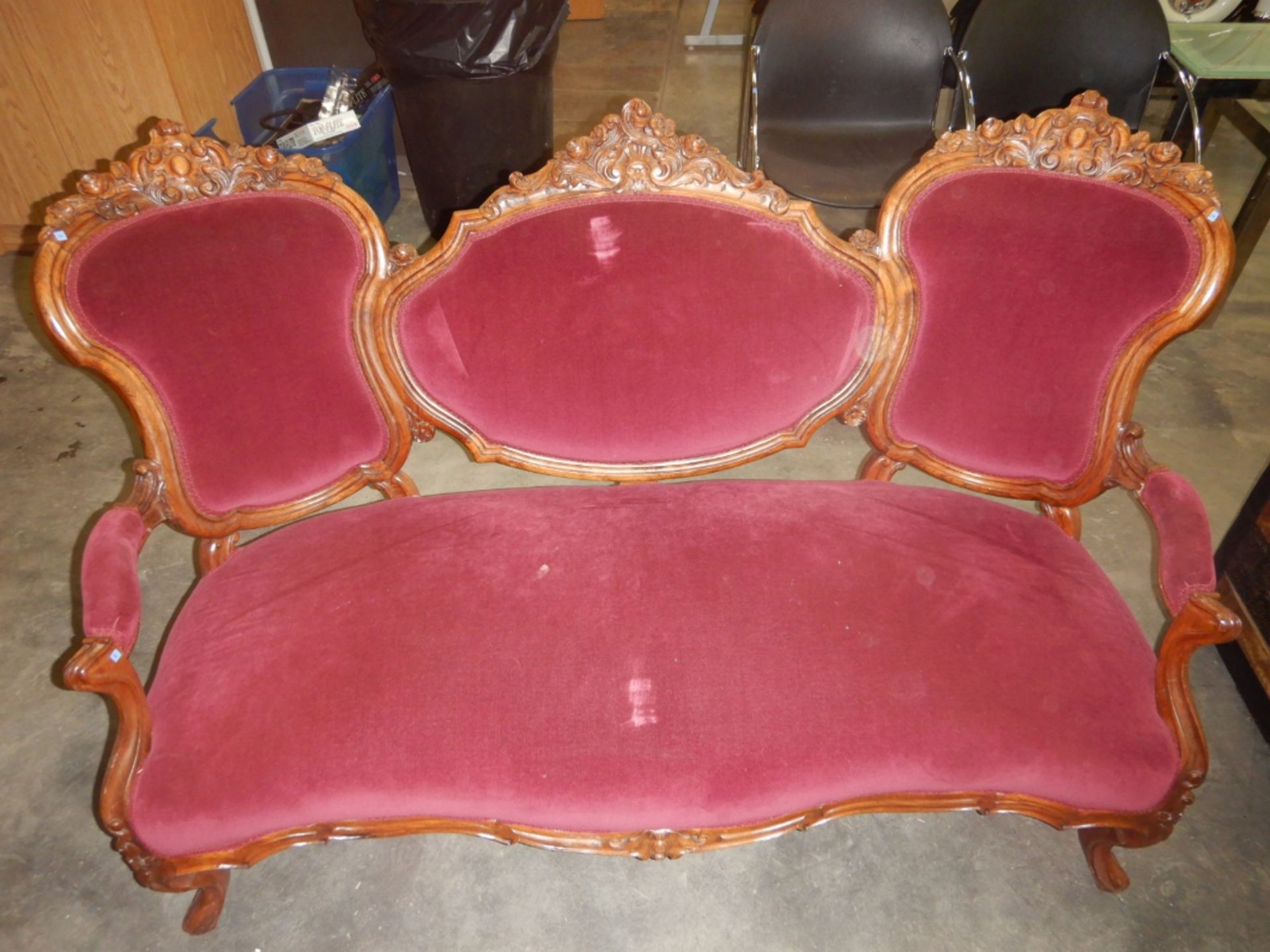 ANTIQUE CARVED UPHOLSTERED RED VELVET SETTEE W/MATCHING PARLOR CHAIR - Image 4 of 12