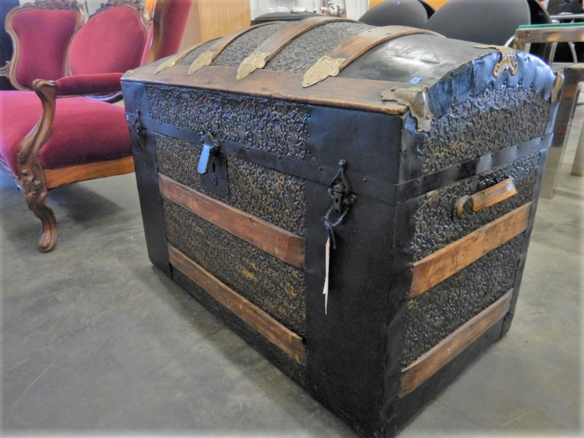 ANTIQUE TRAVELLERS TRUNK - Image 6 of 11