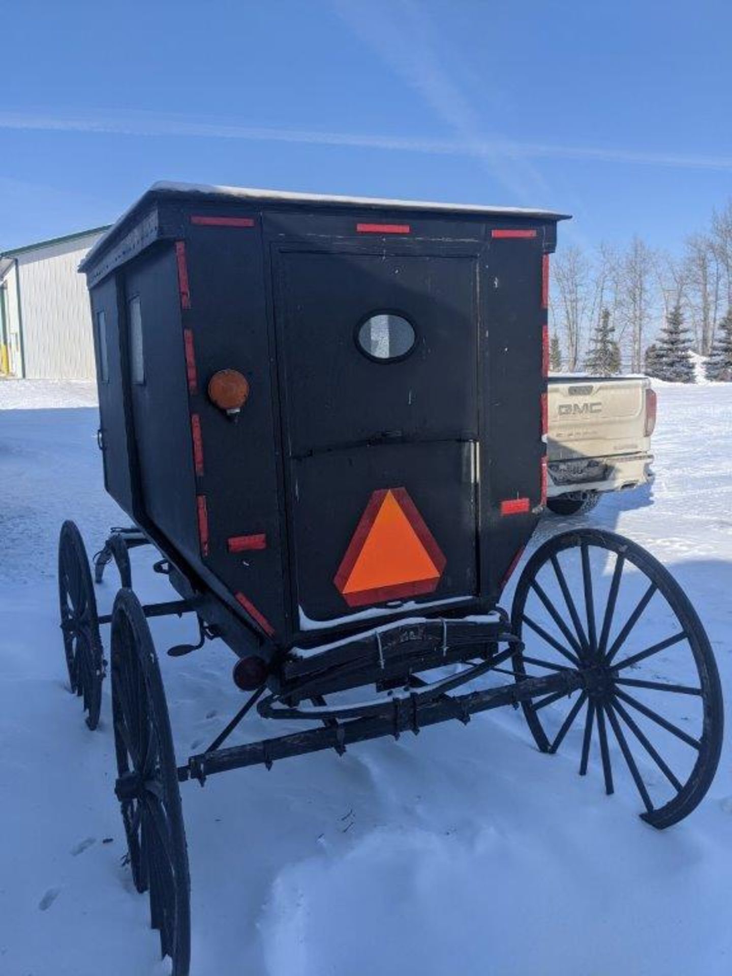 VINTAGE AMISH HORSE DRAWN BUGGY - Image 2 of 9