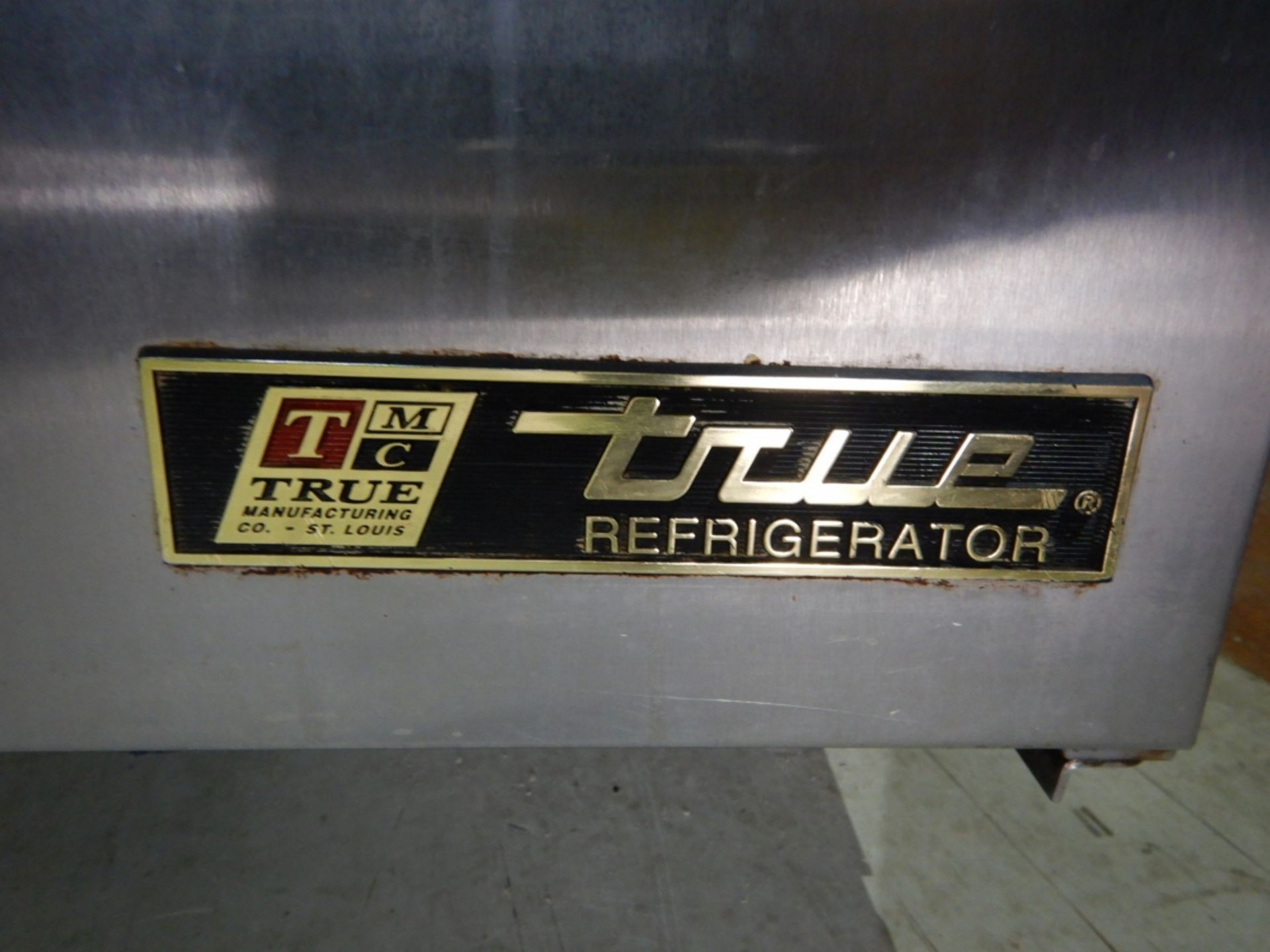 TRUE UNDERCOUNTER REFRIGERATION UNIT - TUC-27 W/ STAINLESS STEEL TOP, S/N 1-3410931, R134a - Image 3 of 8