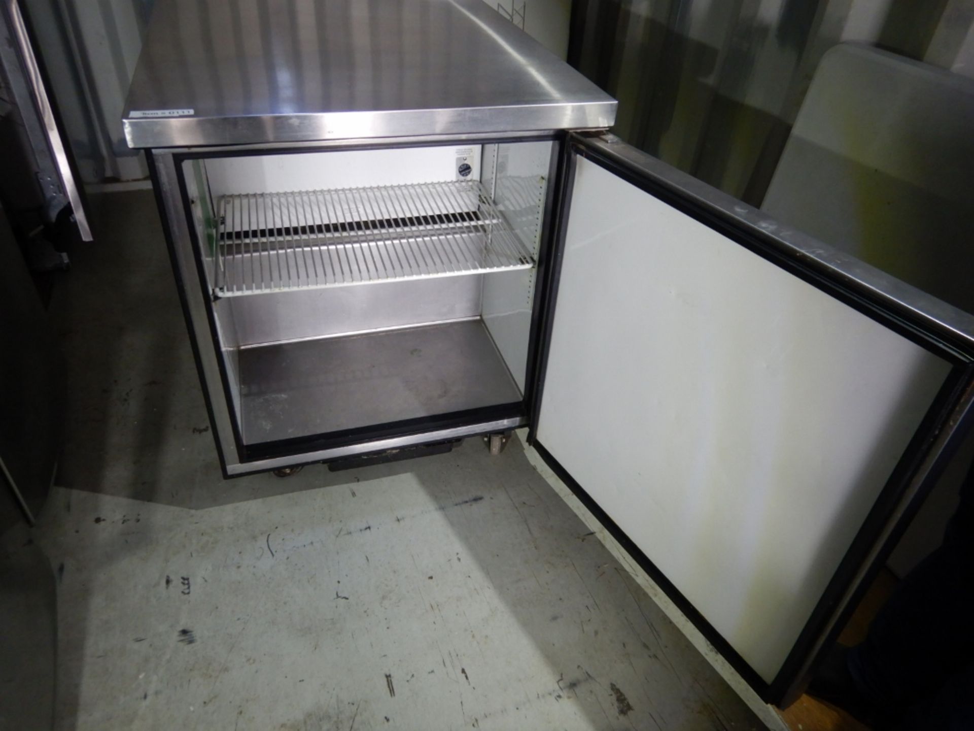 TRUE UNDERCOUNTER REFRIGERATION UNIT - TUC-27 W/ STAINLESS STEEL TOP, S/N 1-3410931, R134a - Image 4 of 8