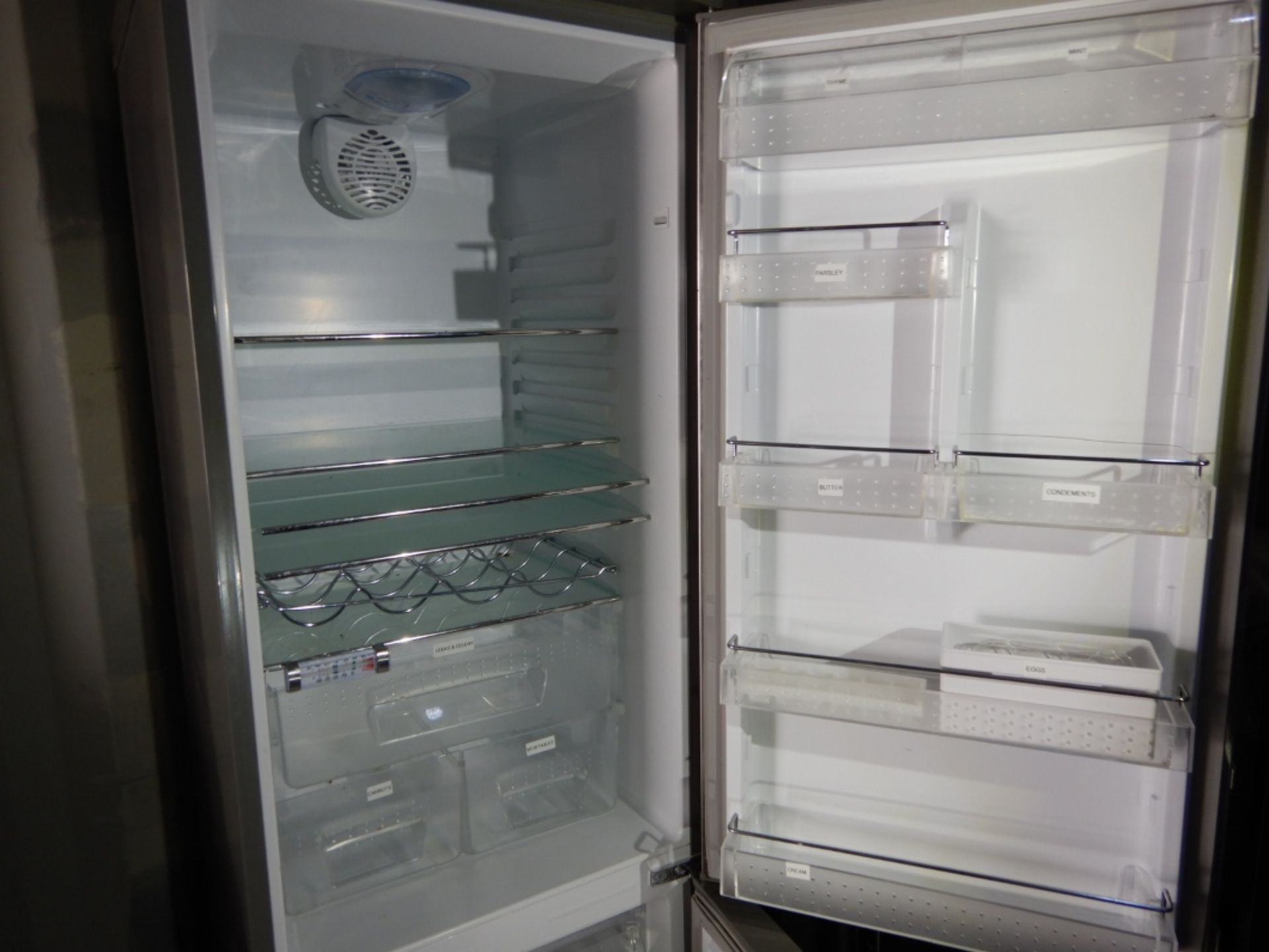 G.E. STAINLESS STEEL DOMESTIC REFRIGERATOR W/ BOTTOM FREEZER - Image 5 of 6