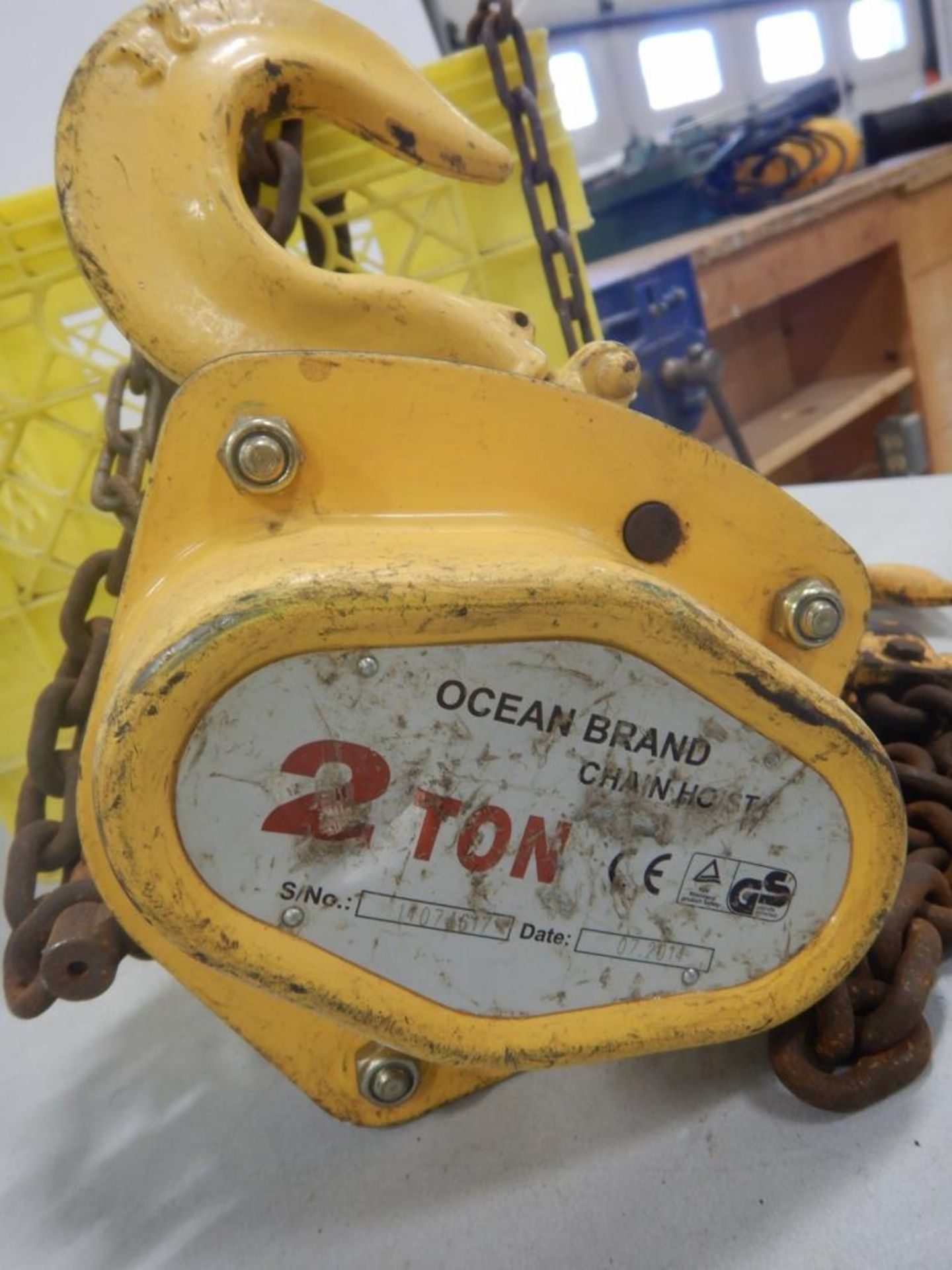 L/O BEAMER 2000 STEEL BEAM CLAMP, 2 TON OCEAN BRAND CHAIN HOIST, CHAIN ETC. - Image 2 of 5