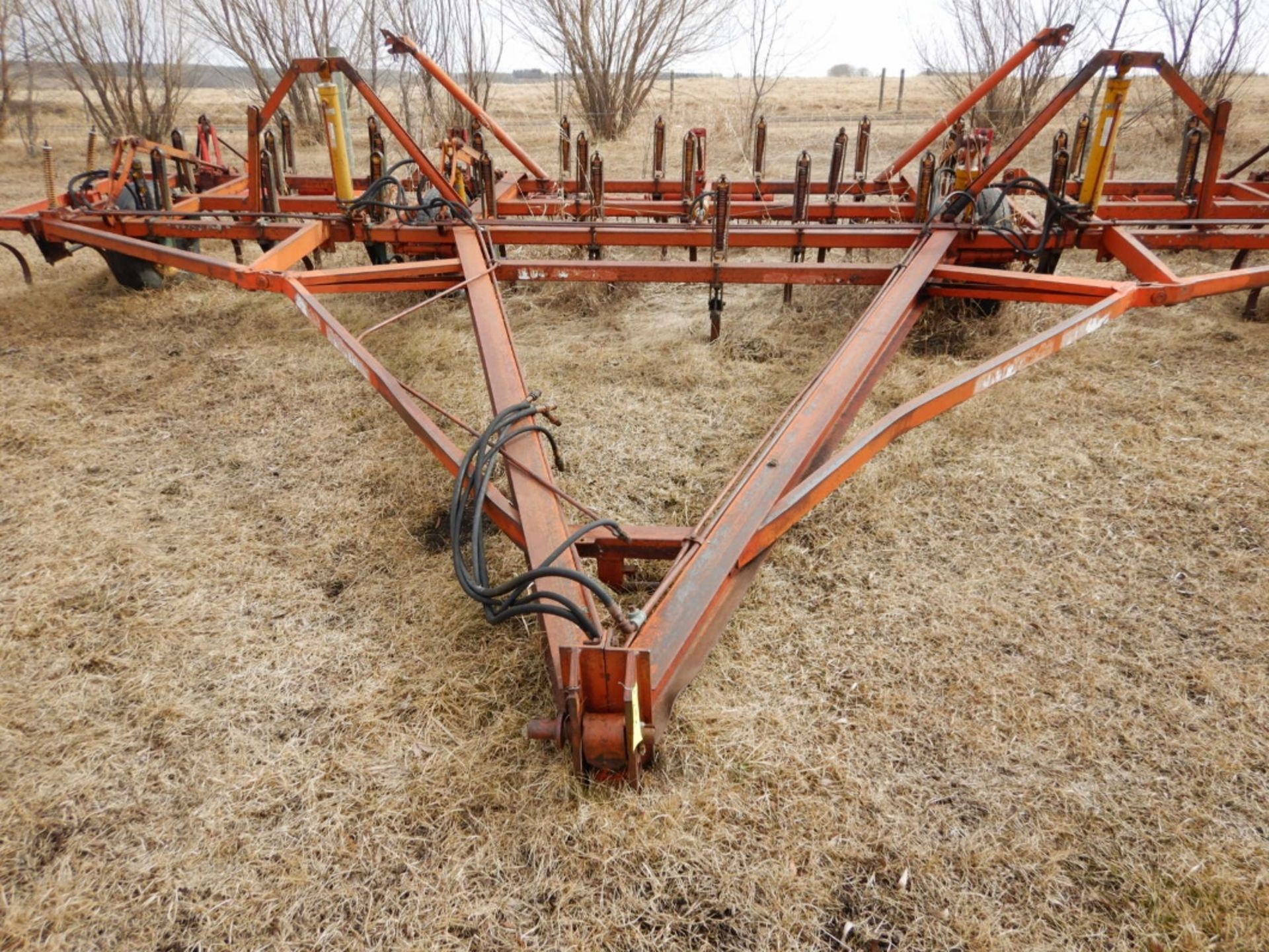 MORRIS MAGNUM VIBRASHANK FIELD CULTIVATOR W/SHOVELS & MTD HARROWS - 27 FT - Image 2 of 5