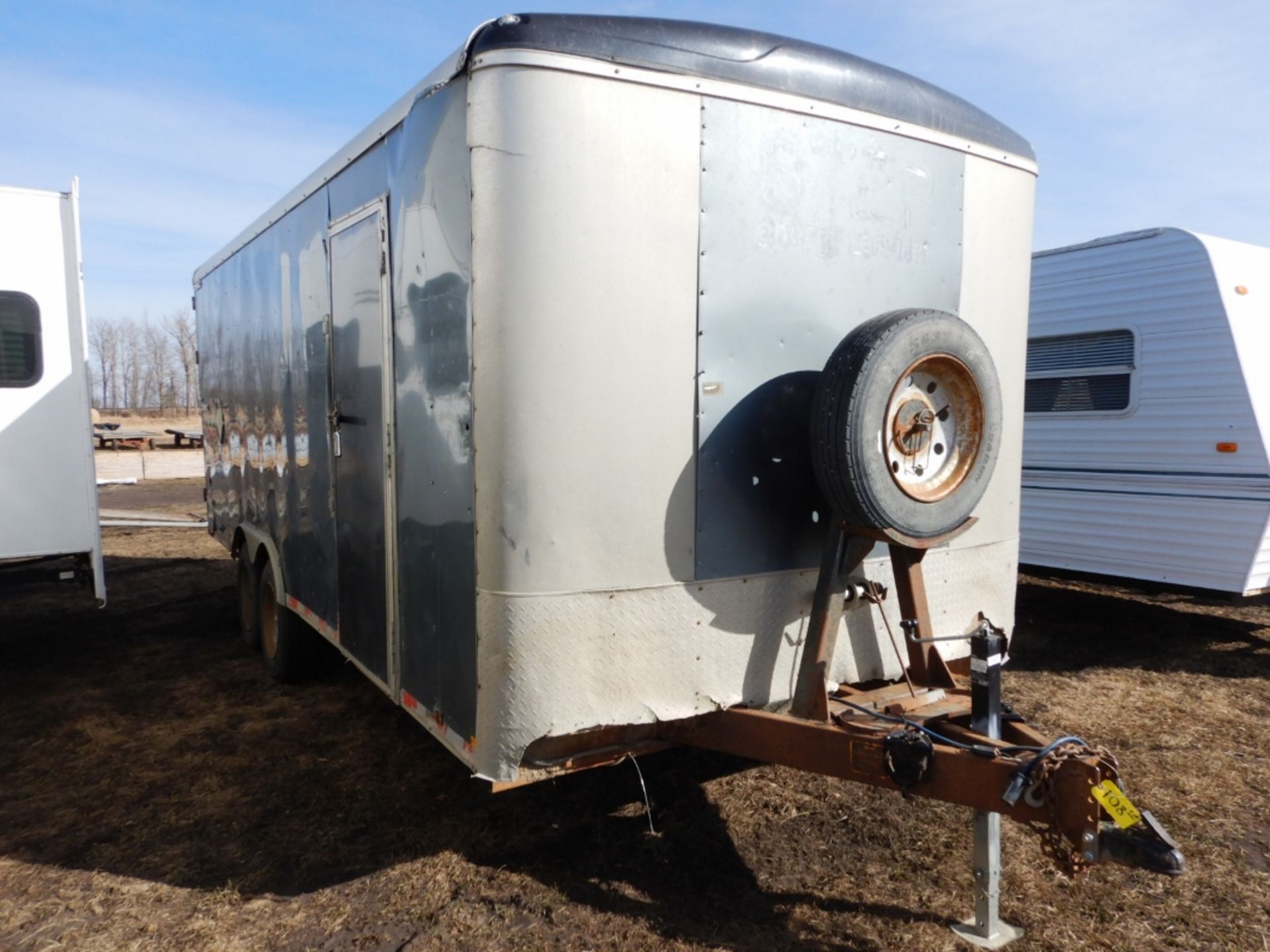 04/2012 TNT TRAILER - 20 FT T/A ENCLOSED TRAILER W/REAR BARN DOORS, S/N 5WBBE20226CW0058005