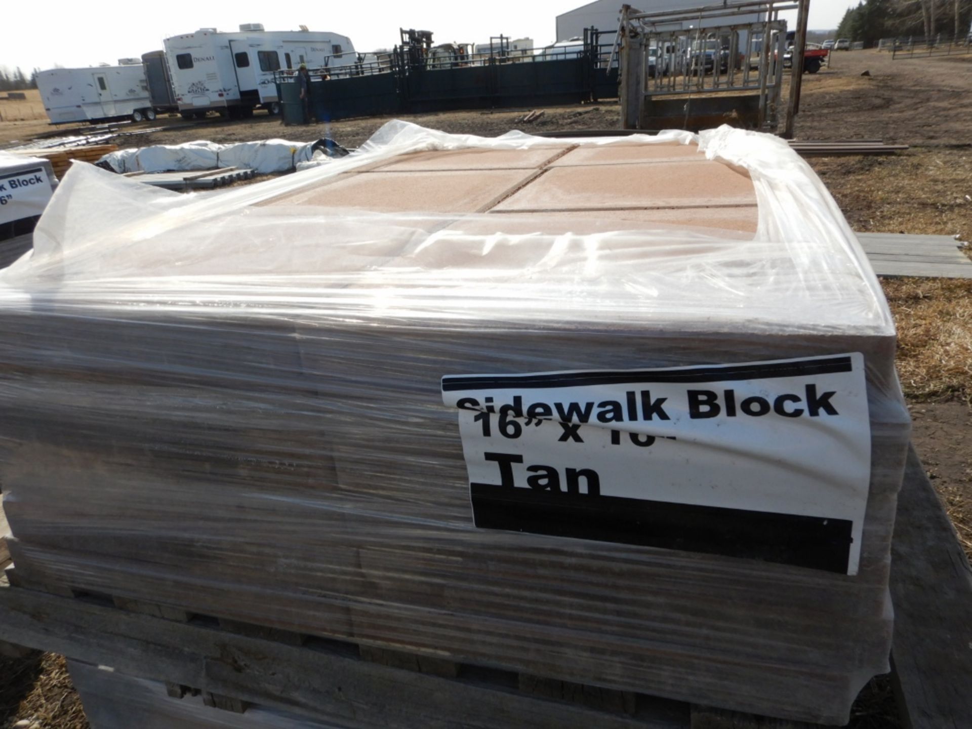 PALLET OF 36 TAN SIDEWALK BLOCKS 16INX16IN - SMOOTH FINISH - Image 4 of 5