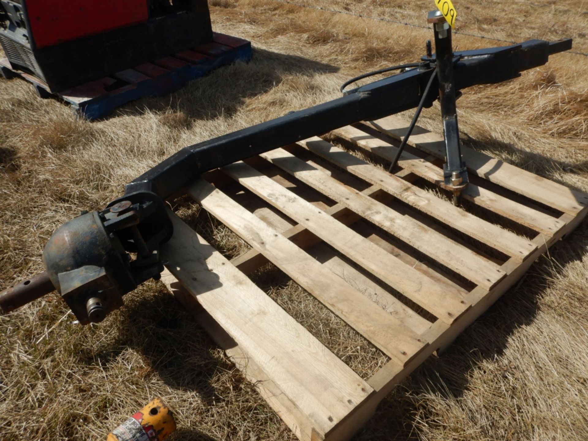 SHOPBILT PTO 3PT POST HOLE AUGER W/ HYD. LEVELLER AND ASSORTED BITS 4IN - 12IN - Image 5 of 6