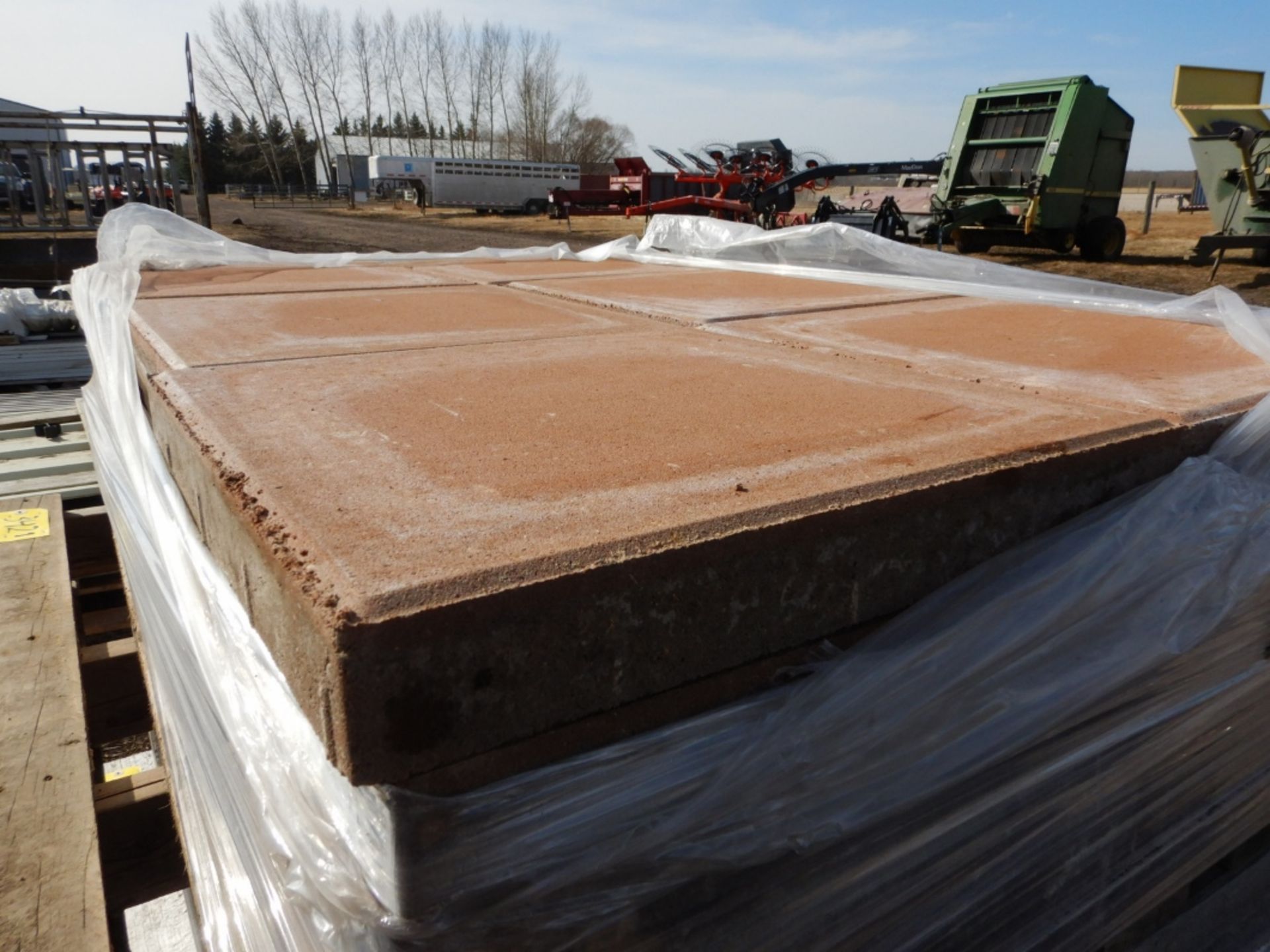 PALLET OF 36 TAN SIDEWALK BLOCKS 16INX16IN - SMOOTH FINISH - Image 2 of 5