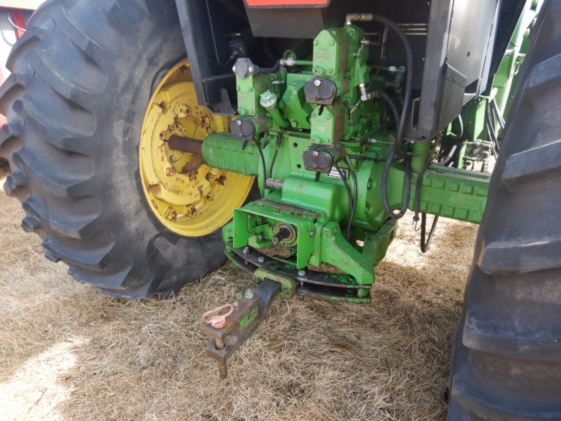 JOHN DEERE 4250 FRONT WHEEL ASSIST TRACTOR W/ JOHN DEERE 265 FRONT END LOADER & GRAPPLE W/ 20.8X38 - Image 5 of 14