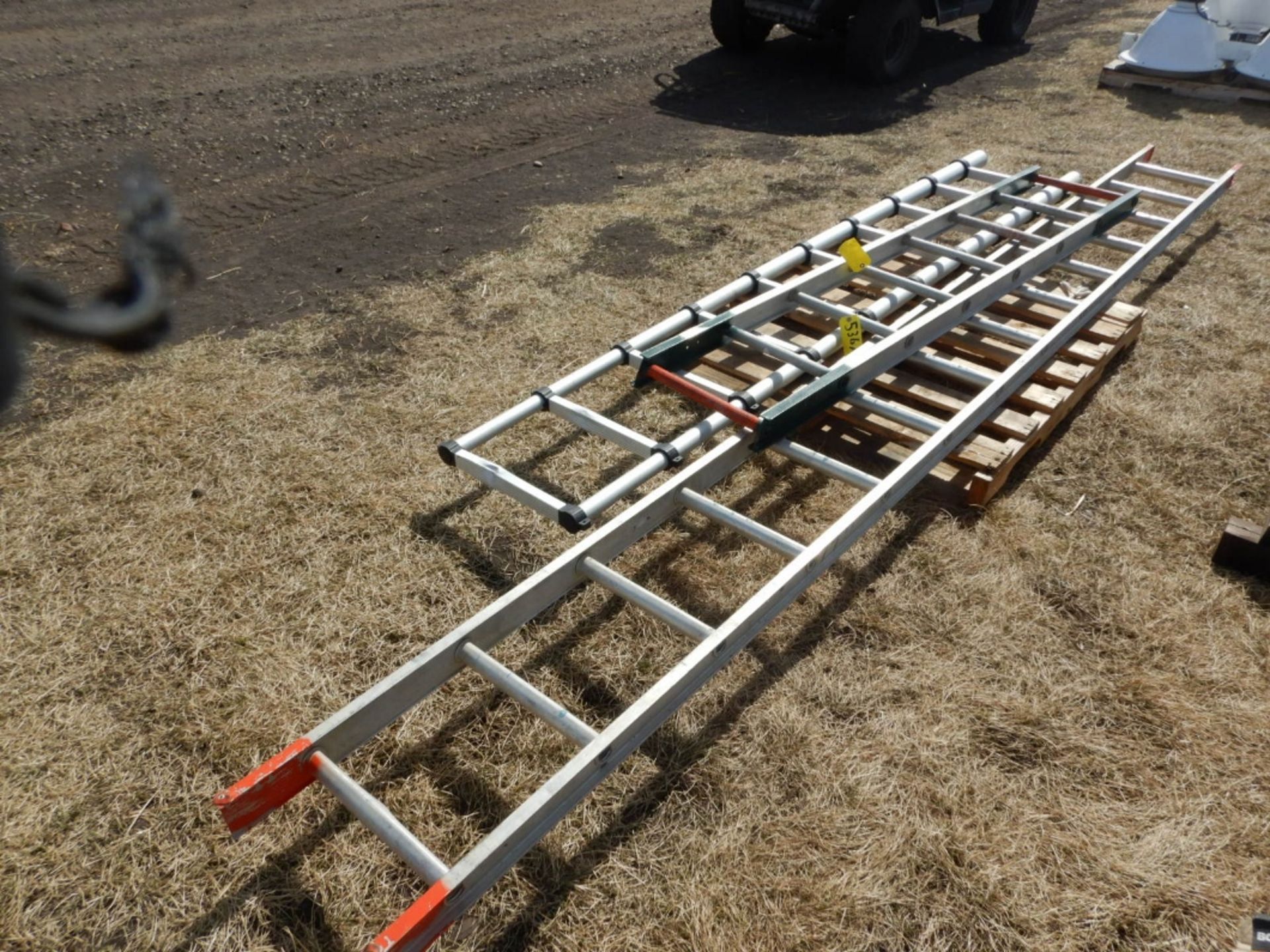 L/O ALUMINUM LADDERS - 7FT, 9FT, 14FT - Image 2 of 4