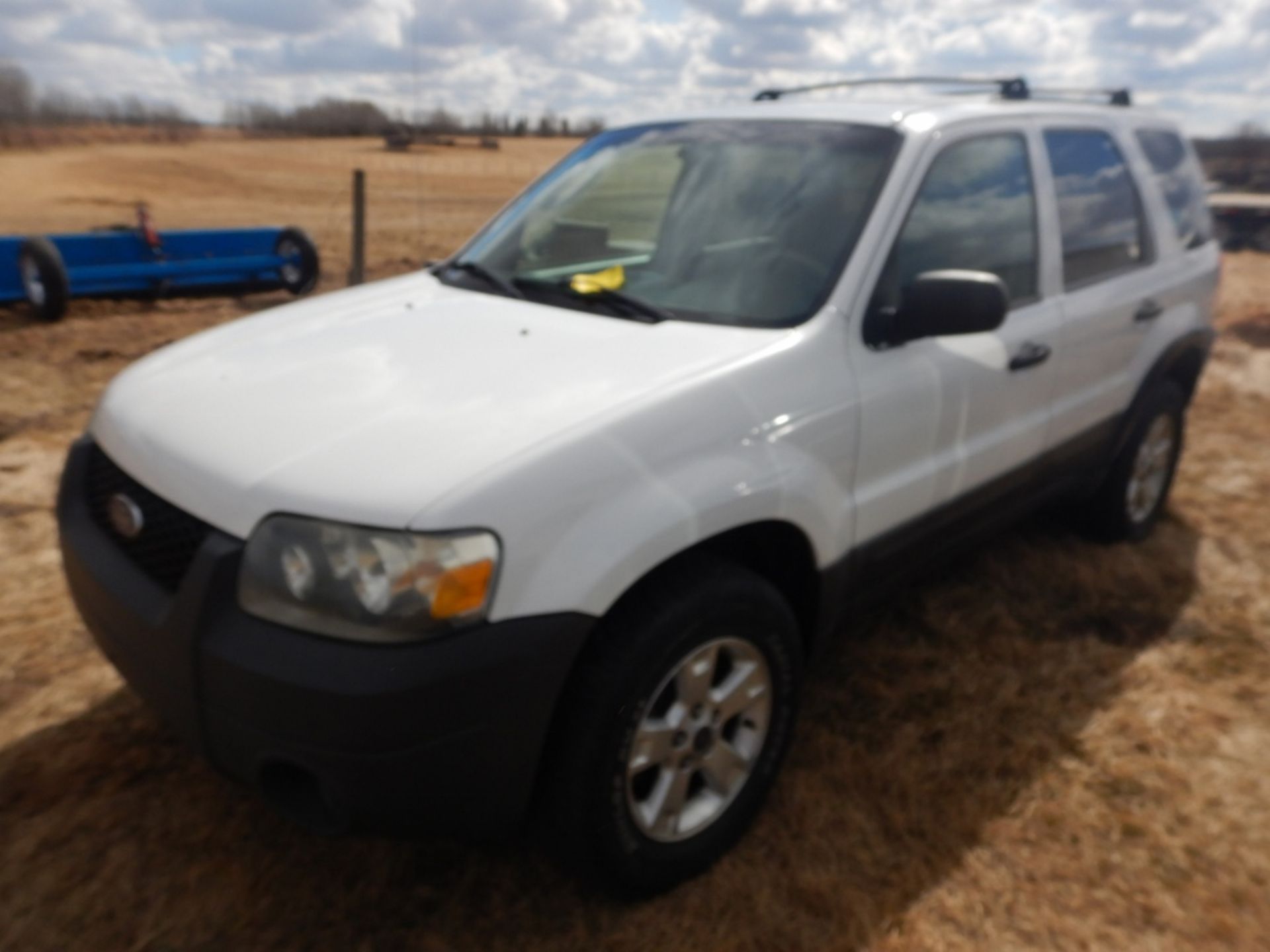 2005 FORD ESCAPE XLT, AWD, 3.0L V6, AUTOMATIC, POWER WINDOW, POWER DOOR LOCKS, 269,904 KM'S SHOWING,