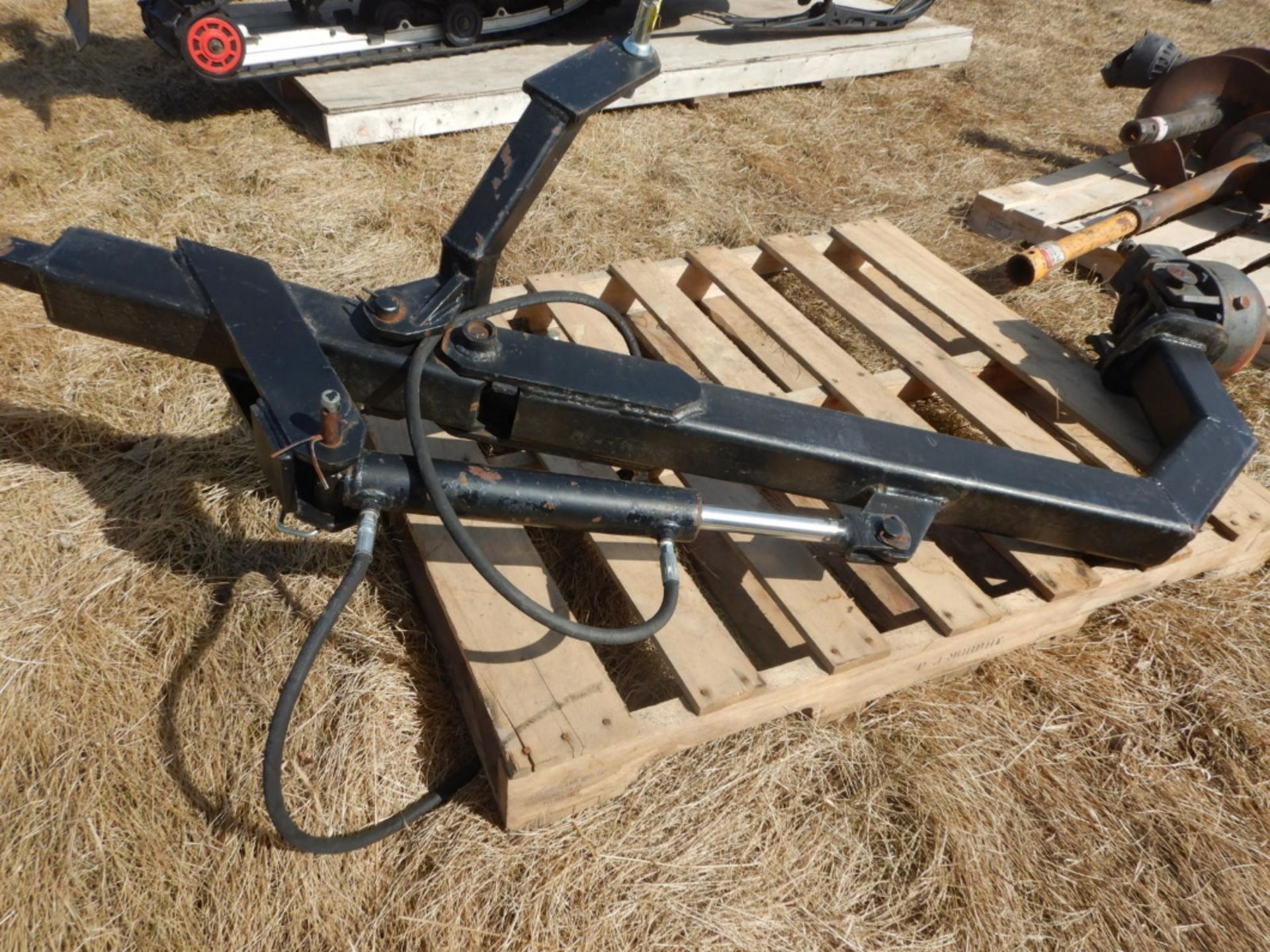 SHOPBILT PTO 3PT POST HOLE AUGER W/ HYD. LEVELLER AND ASSORTED BITS 4IN - 12IN - Image 6 of 6