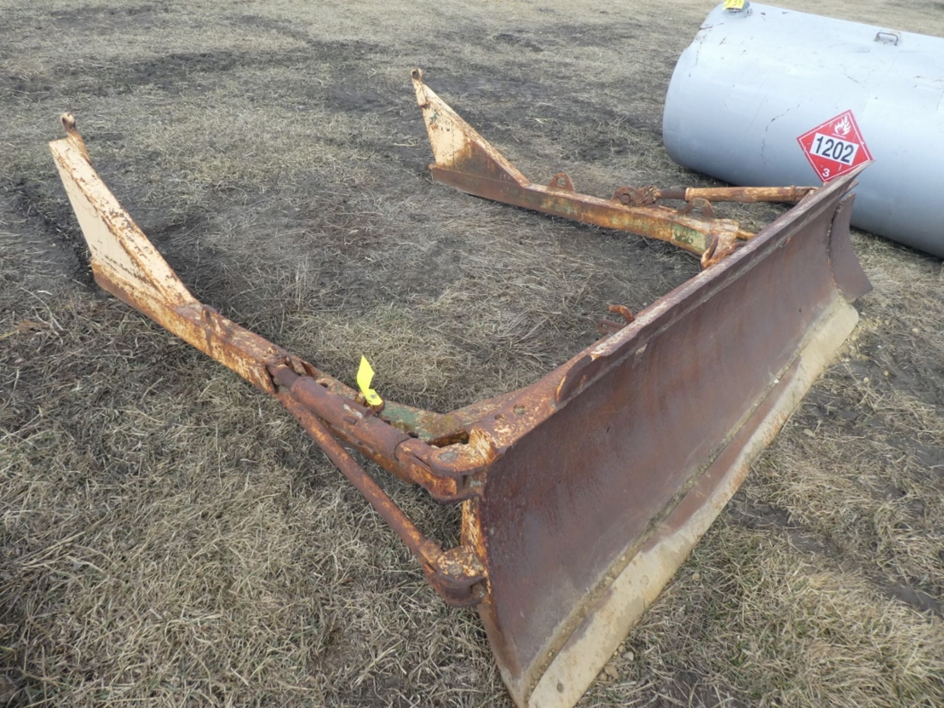 JOHN DEERE DOZER FOR JD 420C CRAWLER W/ ASSORTED HYD. RAMS AND D2 4-CYLINDER DIESEL ENGINE BLOCK AND - Image 5 of 6