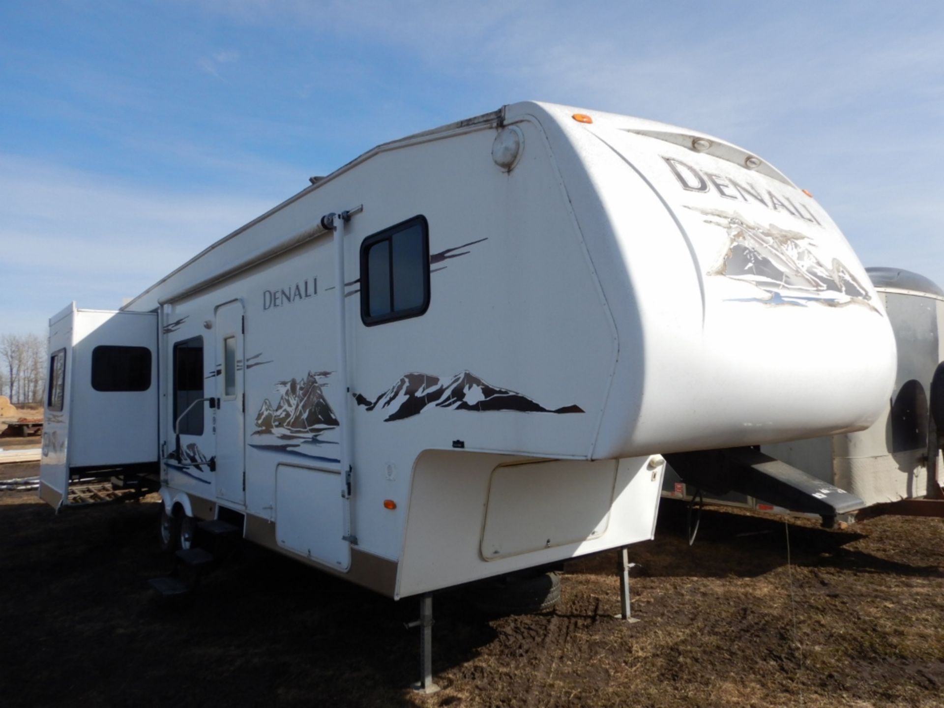 2006 DUTCHMEN DENALI 31RGBS/M5 5W HOLIDAY RV TRAILER S/N 47CFD1S226P616039 W/3-SLIDE-OUTS, AWNING, - Image 2 of 16
