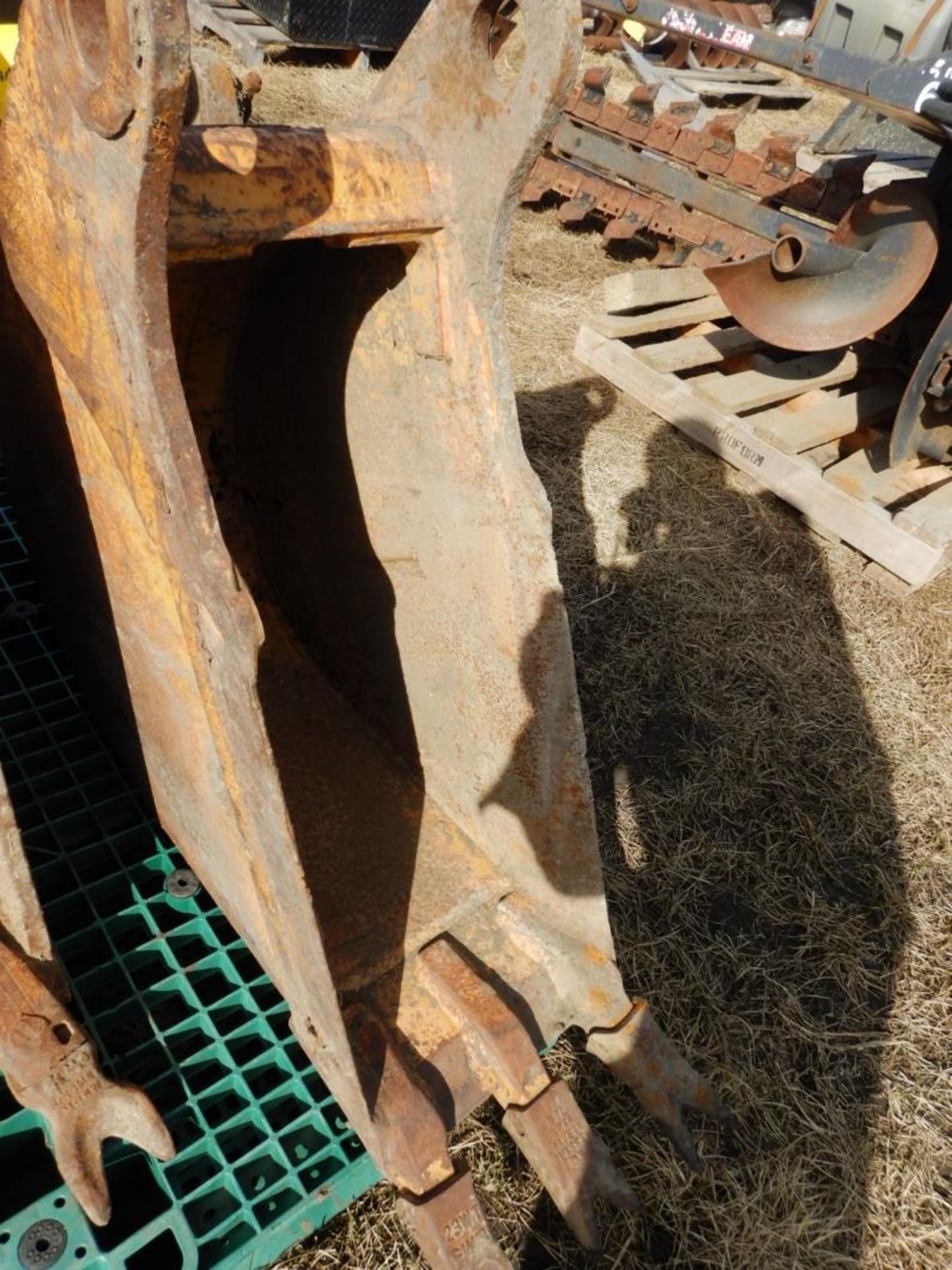 EFI BACKHOE FROST BUCKET W/ RIPPER TEETH 12 INCH - Image 2 of 6