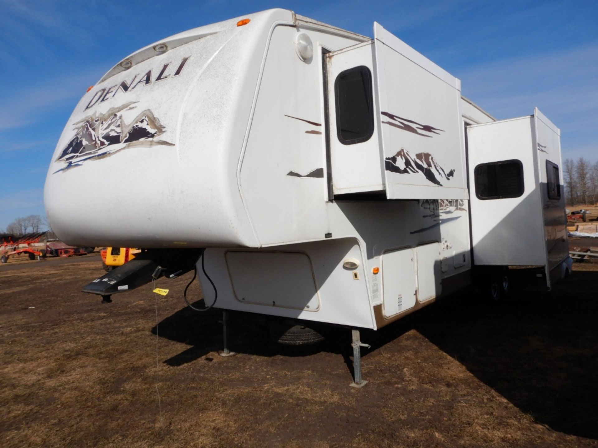 2006 DUTCHMEN DENALI 31RGBS/M5 5W HOLIDAY RV TRAILER S/N 47CFD1S226P616039 W/3-SLIDE-OUTS, AWNING,