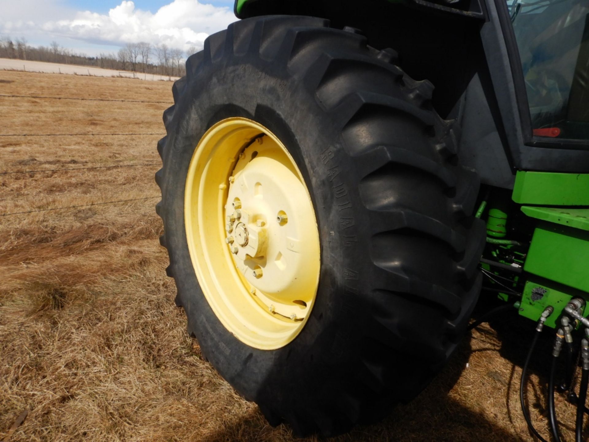 JOHN DEERE 4250 FRONT WHEEL ASSIST TRACTOR W/ JOHN DEERE 265 FRONT END LOADER & GRAPPLE W/ 20.8X38 - Image 7 of 14