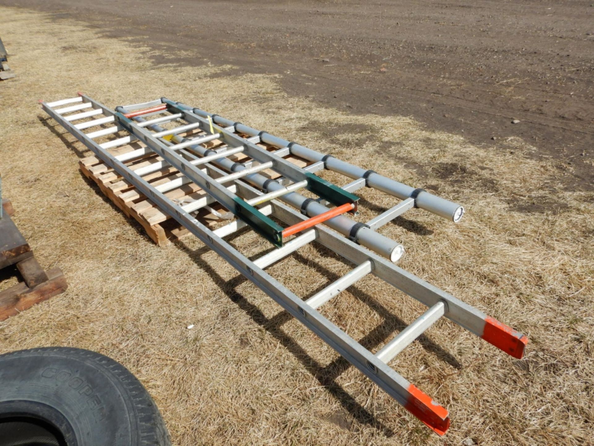 L/O ALUMINUM LADDERS - 7FT, 9FT, 14FT - Image 3 of 4