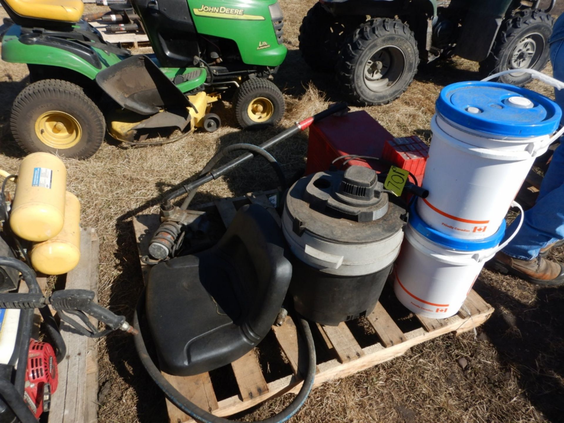 L/O VARMIT GETTER, 10GAL SHOP-VAC, BEACH IND. TOOL BOX, 12V TRANSFER PUMP, 2-PAILS CHEMFAX - Image 4 of 4