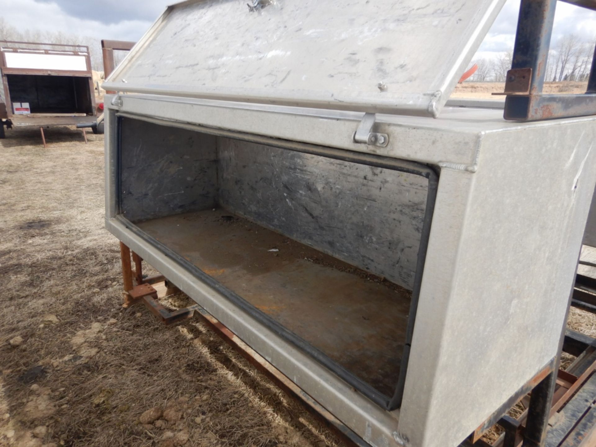 WELDING TRUCK SERVICE BODY FITTED FOR CLASSIC 300D LINCOLN WELDER, W/ TOOLBOXES ROLL OUT TRUCK BED - Image 7 of 8