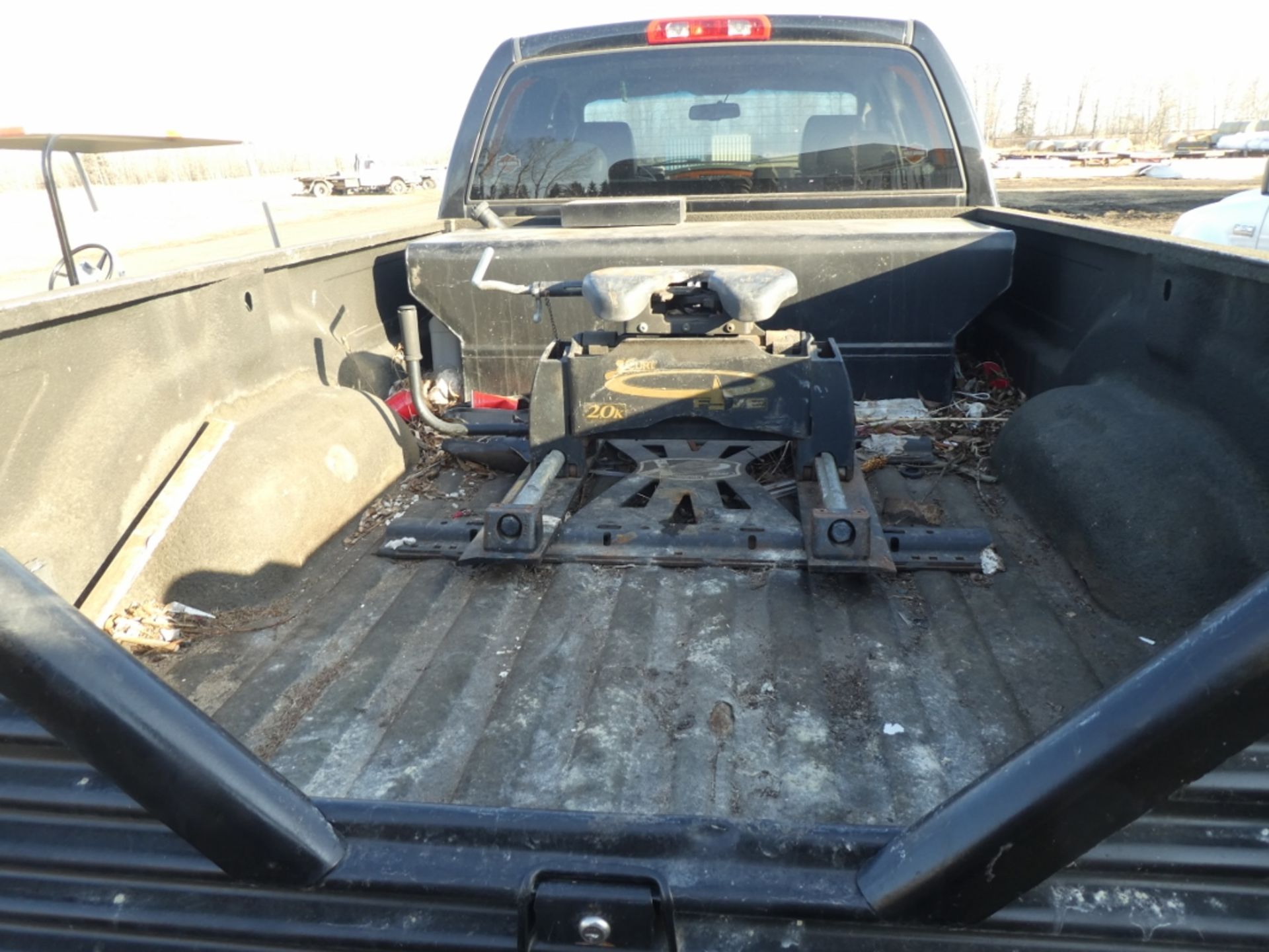 09/2006 DODGE RAM 3500 HD 4X4 CREW CAB, DUALLY, LONG BOX PICKUP W/ 5.9L CUMMINS TURBO DIESEL ENGINE - Image 6 of 18