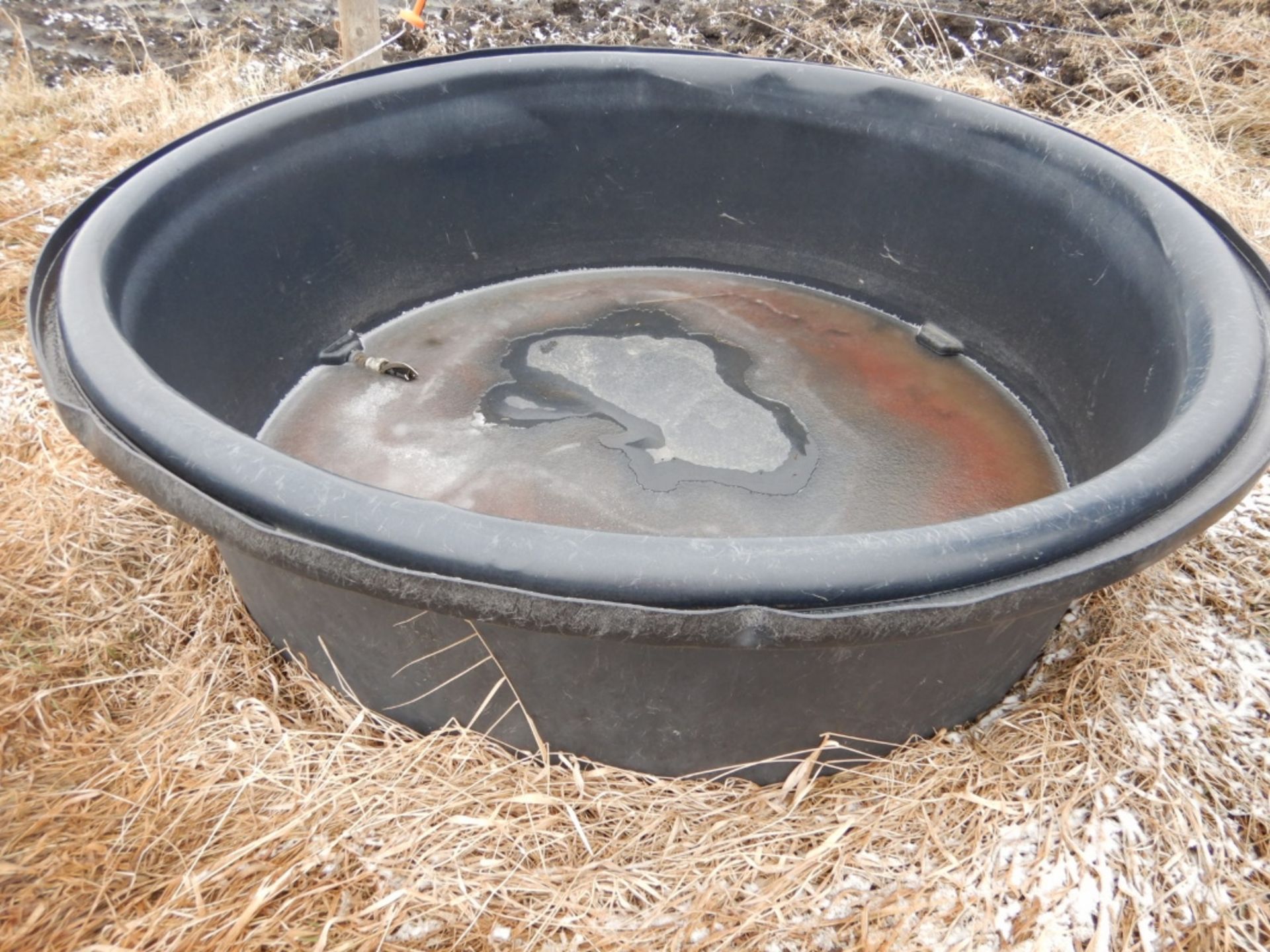 BLACK POLY ROUND WATER TROUGH 60INX24IN