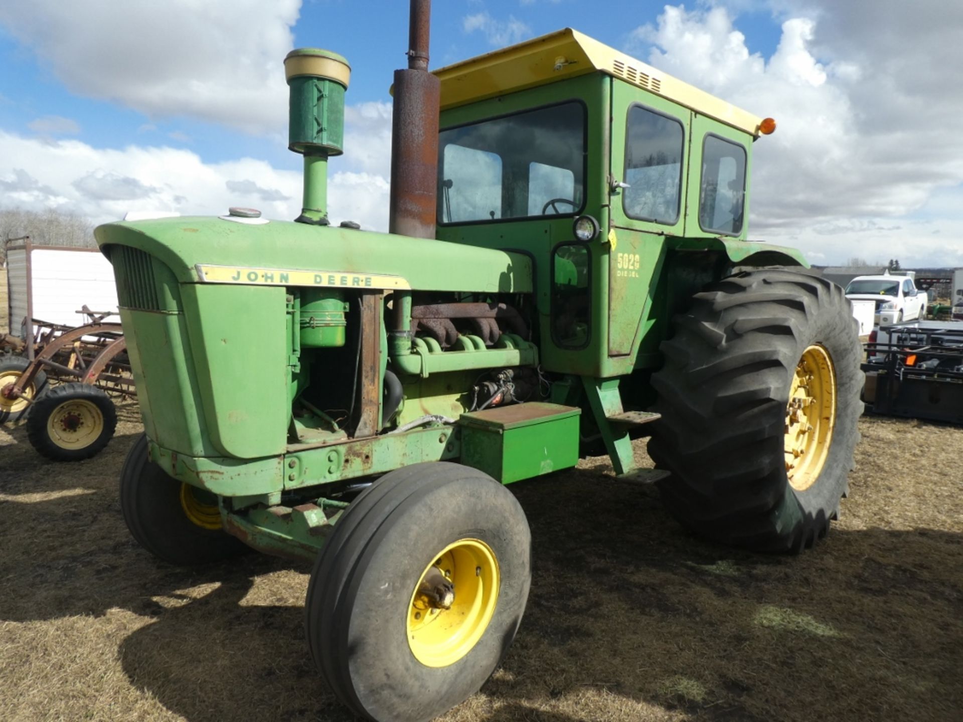 JOHN DEERE 5020 DIESEL TRACTOR, SNYCRO SHIFT, 1000 PTO, HYD. 30.5 L32 RUBBER, S/N SNT323R012187R