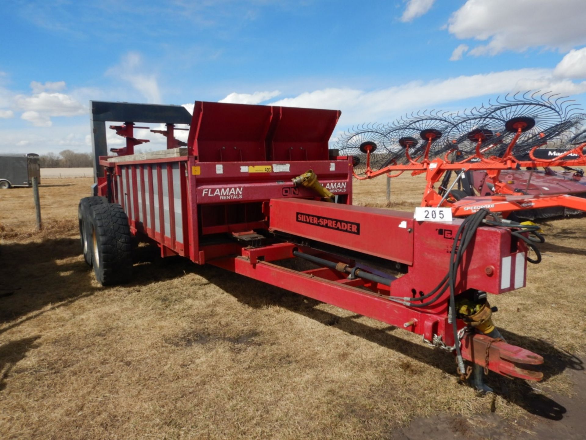 LEON 425RS SILVERSPREADER MANURE SPREADER W/ VERTICAL BEATER, HYD. PUSH, 425/65R22.5 RUBBER, S/N