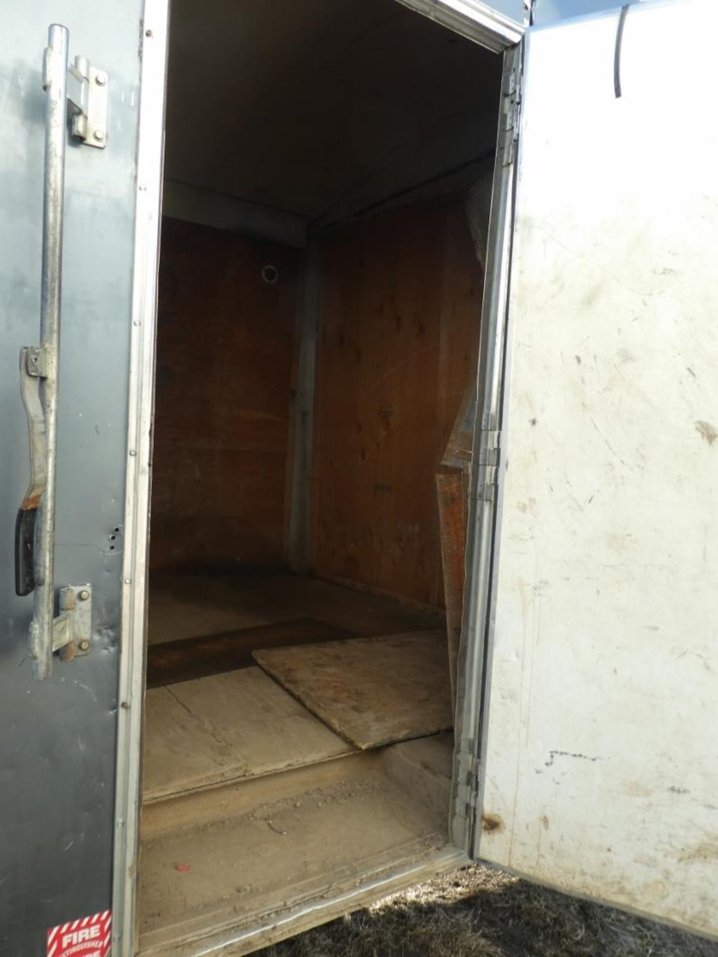 04/2012 TNT TRAILER - 20 FT T/A ENCLOSED TRAILER W/REAR BARN DOORS, S/N 5WBBE20226CW0058005 - Image 6 of 7