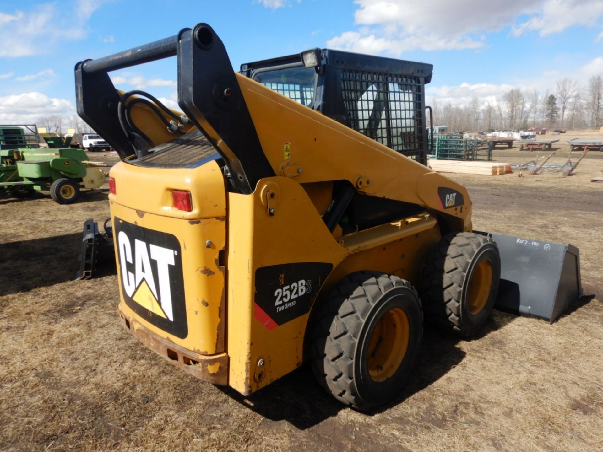 2011 CAT 252B3 SKID STEER W/ 96" NEW SNOW BUCKET, RECENTLY SERVICED, 4,642HR IN SEPT 2020 RUNS WELL - Image 3 of 6