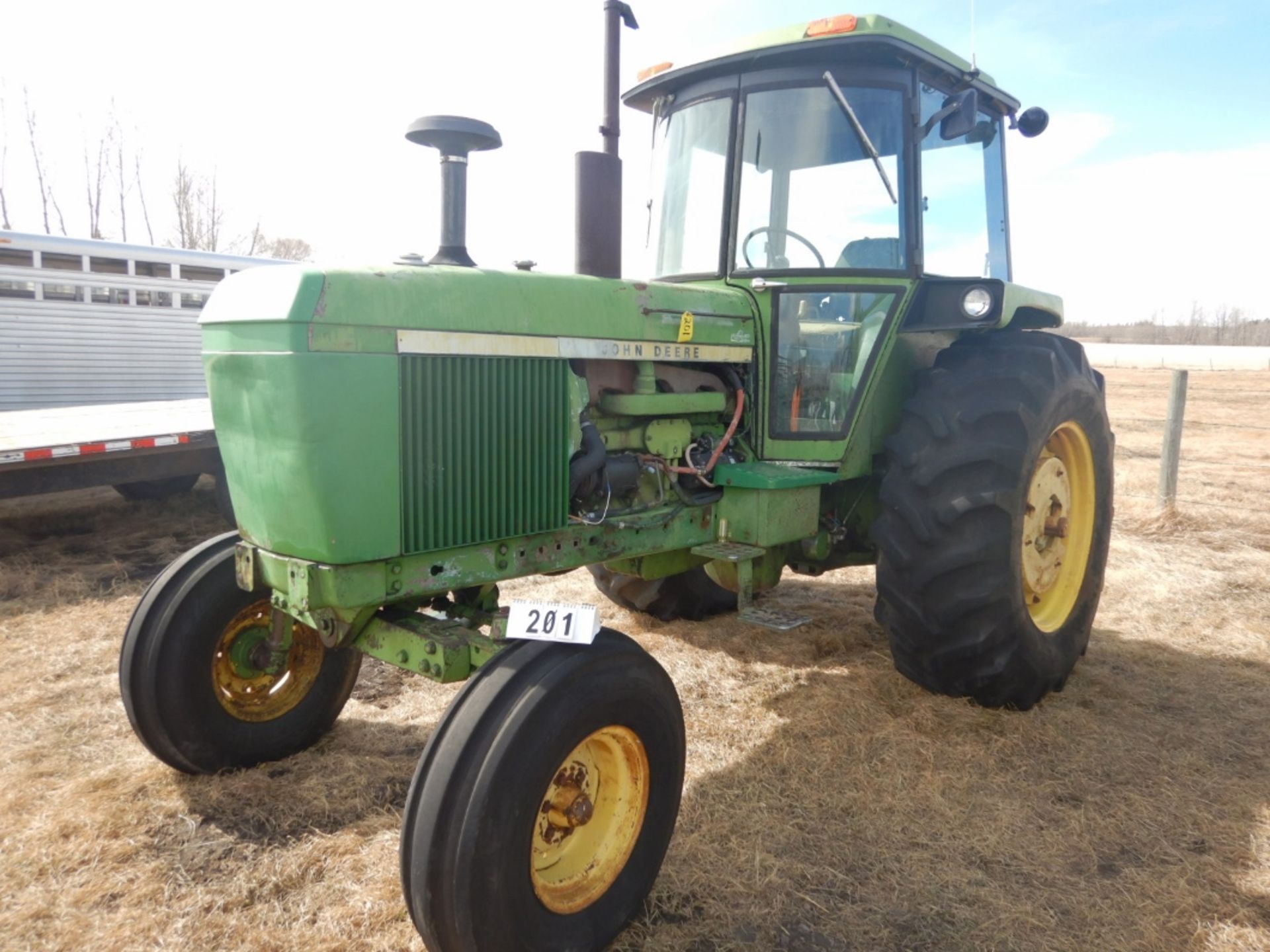 JOHN DEERE 4230 TRACTOR W/ 3-HYD OULETS, 20.8X34 RUBBER, 540/1000 PTO, S/N 4230H019938R