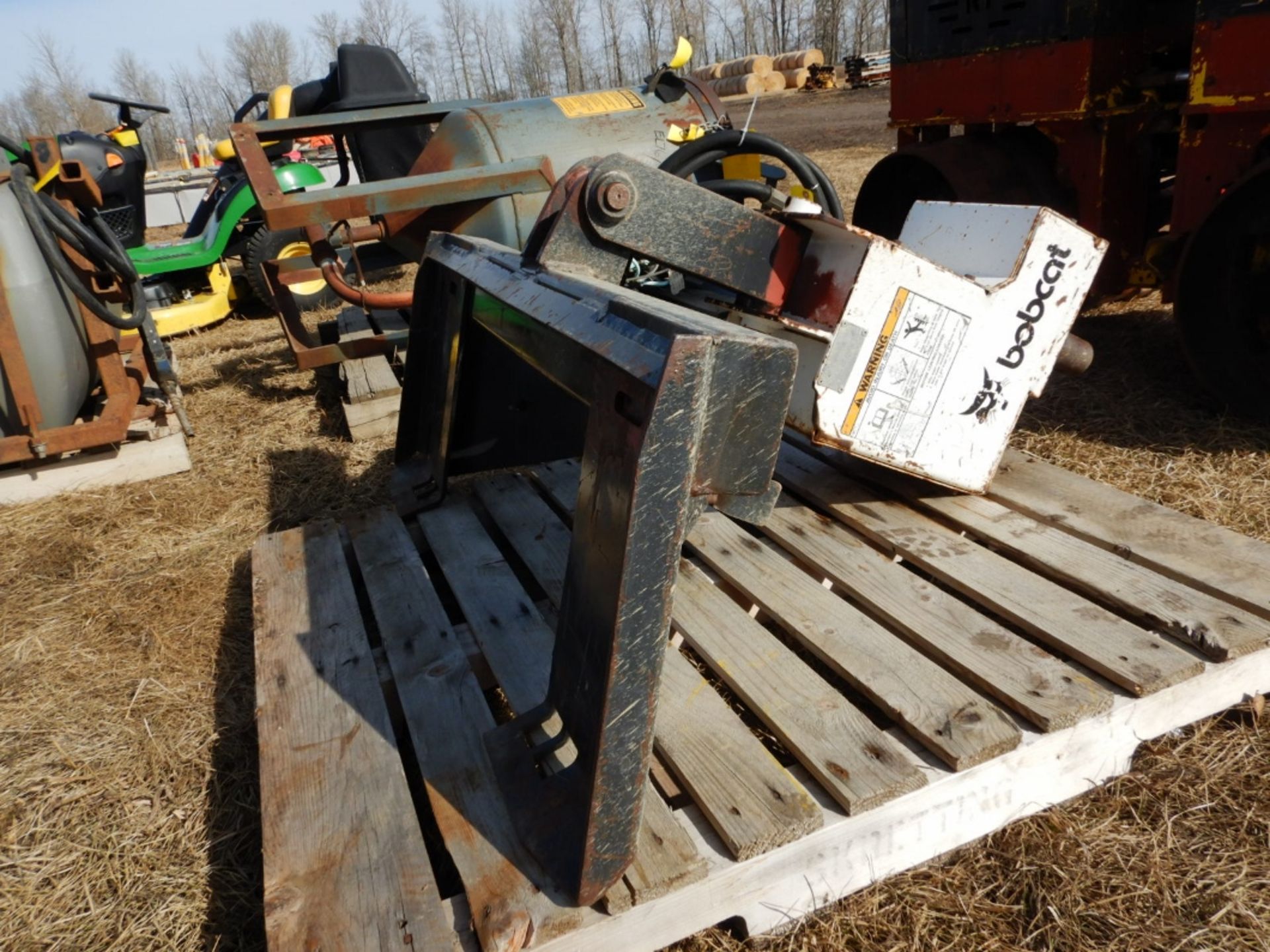 BOBCAT SKIDSTEER AUGER HYDRAULIC HEAD ATTACHMENT W/ W9 9IN, 12IN AUGERS AND EXTENSION - Image 3 of 6