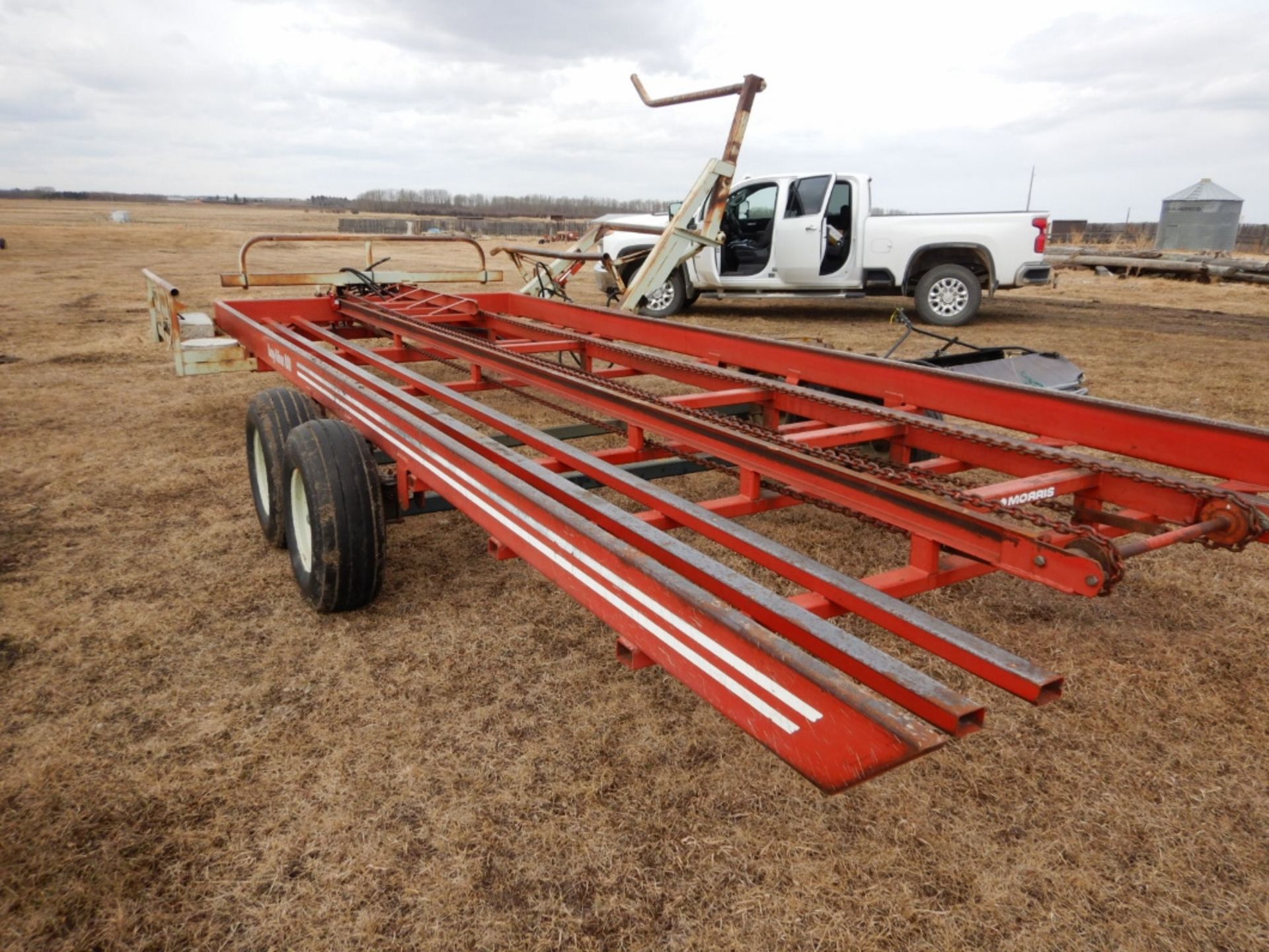 MORRIS HAY HIKER 881 8-ROUND BALE PICKER TRAILER W/HYD. ARM S/N 1874 - Image 2 of 5