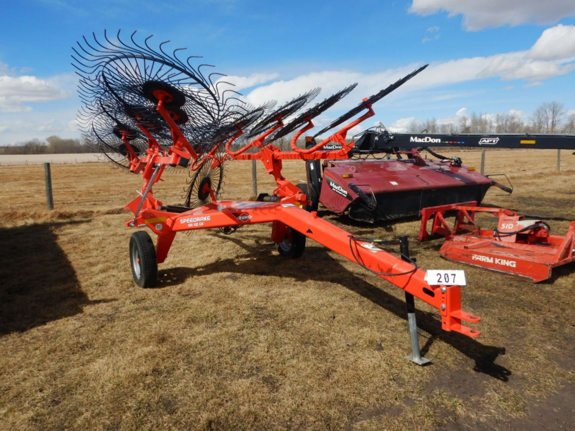 KUHN SR112G11 SPEED RAKE - 12 WHEEL & RAKE W/ CENTRE WHEEL, S/N D0179