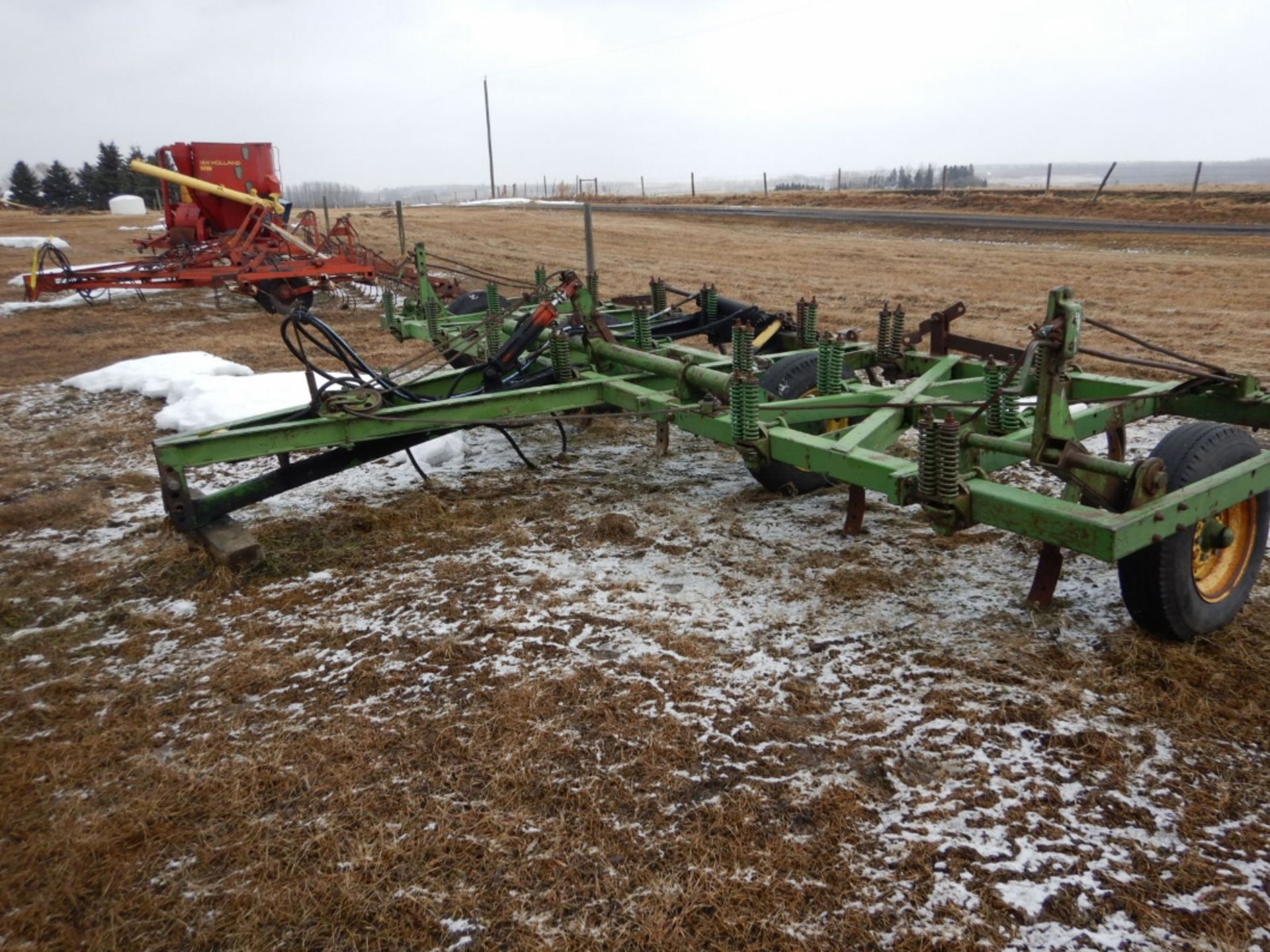 JD 18 FT DEEP TILLAGE CULTIVATOR W/SPIKES