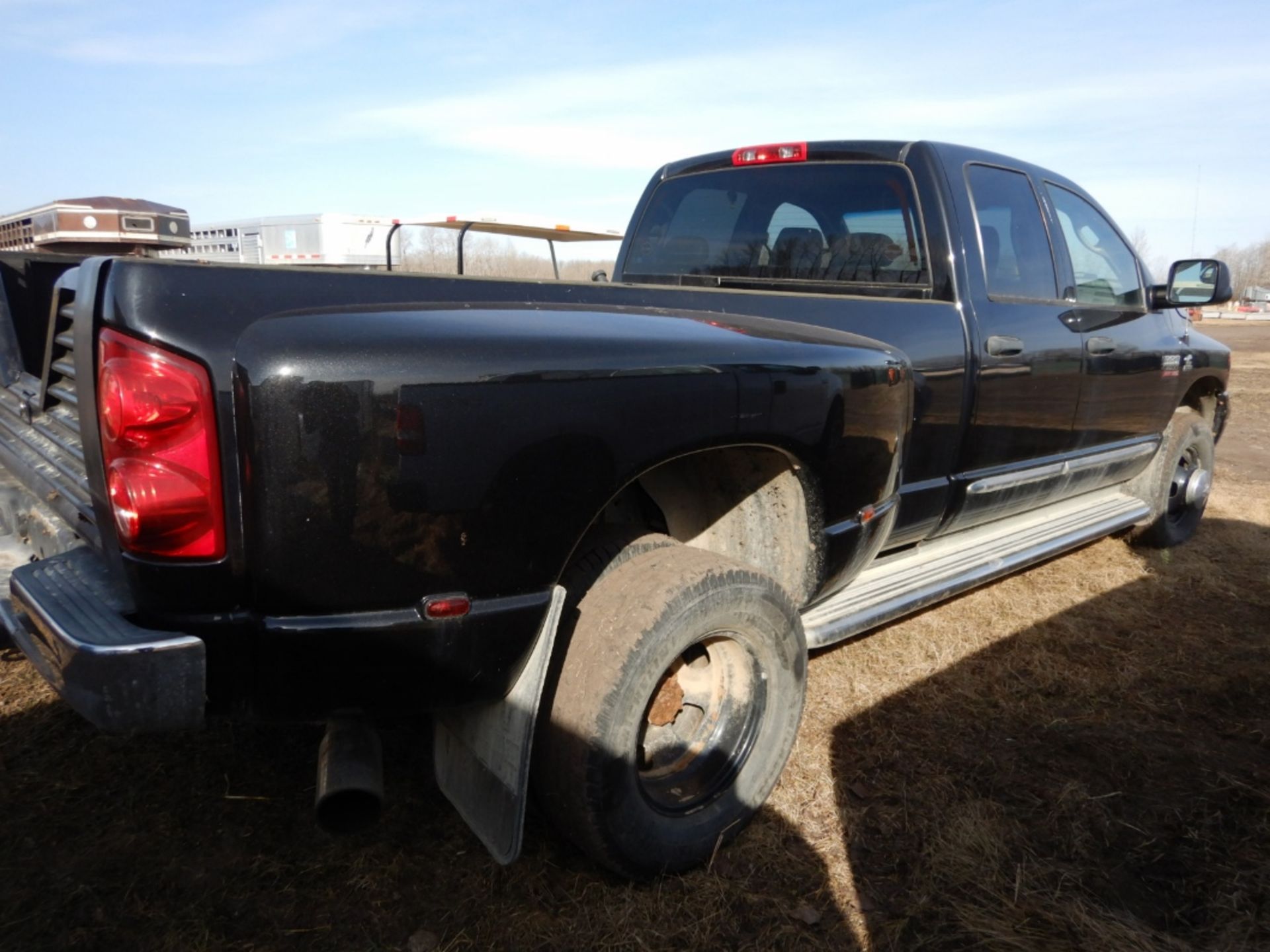 09/2006 DODGE RAM 3500 HD 4X4 CREW CAB, DUALLY, LONG BOX PICKUP W/ 5.9L CUMMINS TURBO DIESEL ENGINE - Image 4 of 18