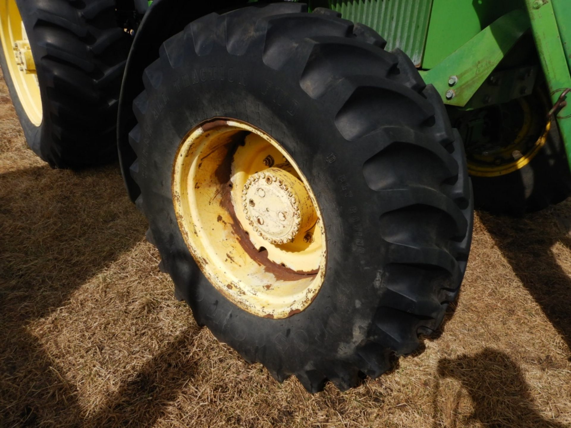 JOHN DEERE 4250 FRONT WHEEL ASSIST TRACTOR W/ JOHN DEERE 265 FRONT END LOADER & GRAPPLE W/ 20.8X38 - Image 8 of 14