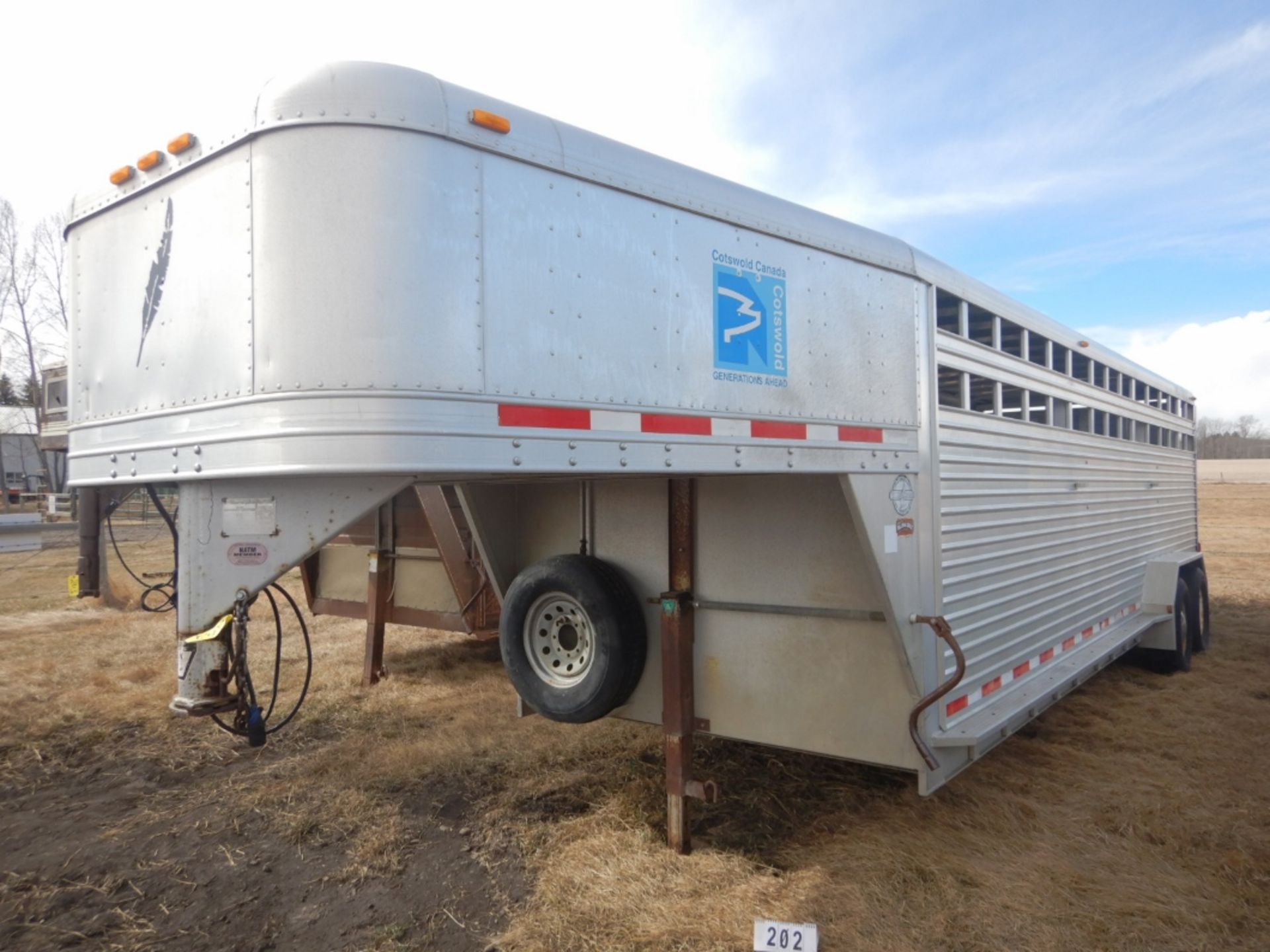 1998 FEATHERLITE 8120, 7FTX24FT ALUMINUM STOCK TRAILER W/ 2 DEVIDER GATES, GOOSENECK HITCH, S/N