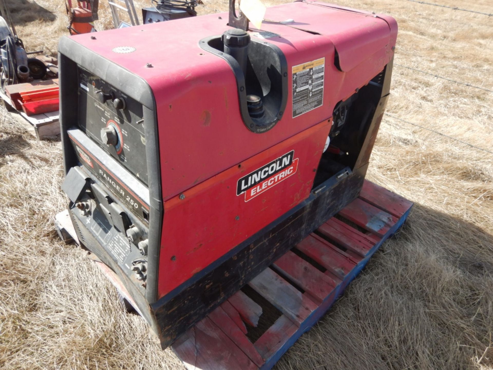 LINCOLN ELECTRIC RANGER 250 WELDER, RUNNING CONDITION, RECENT SERVICE - Image 2 of 5
