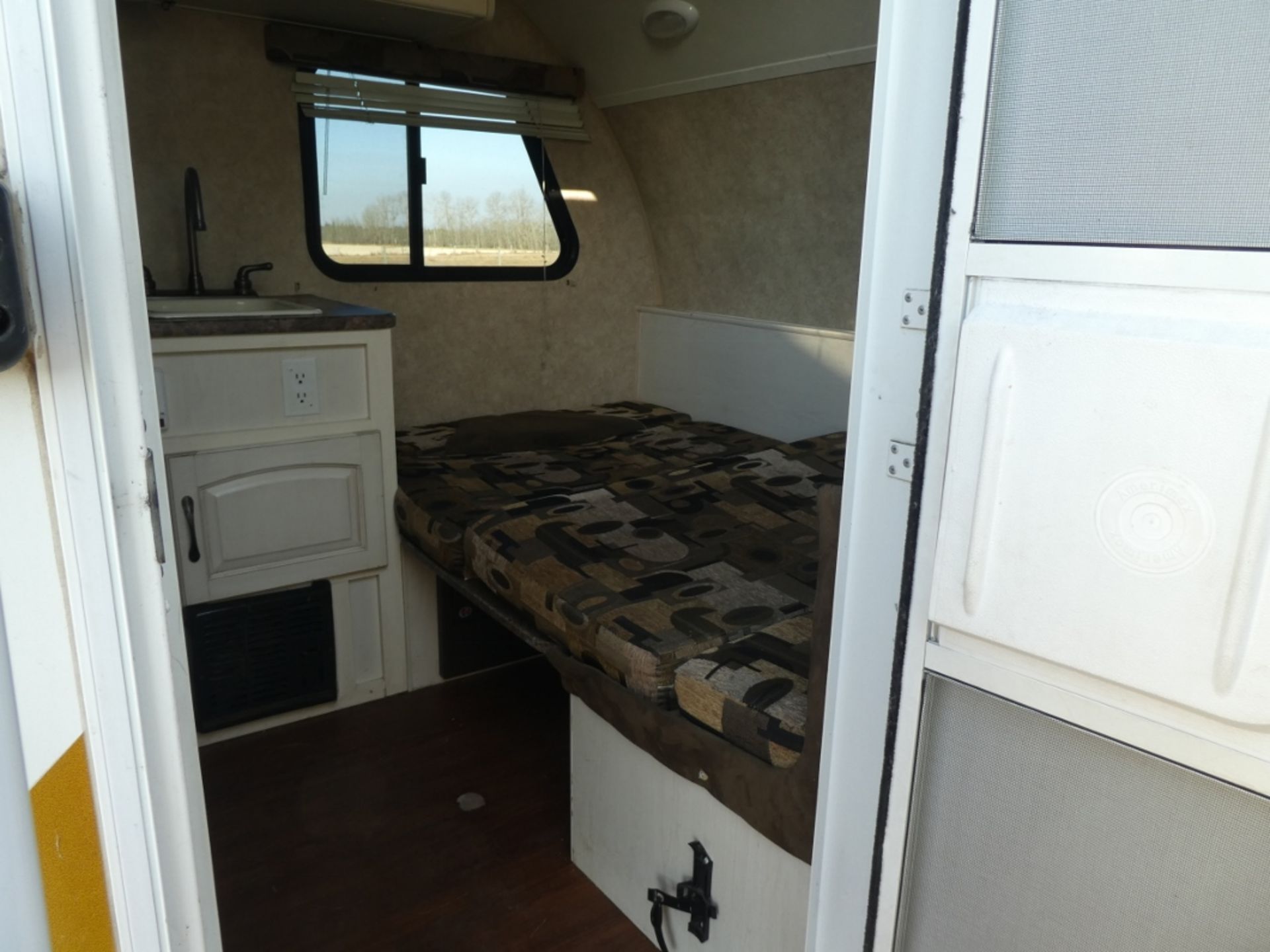 10/2008 FOREST RIVER R-POD S/A HOLIDAY TRAILER MODEL RP171 S/N 4X4TRP7151L004142 W/A/C, BATHROOM, - Image 11 of 12