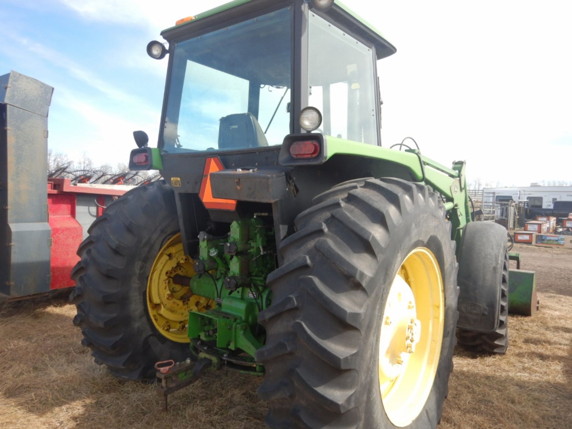 JOHN DEERE 4250 FRONT WHEEL ASSIST TRACTOR W/ JOHN DEERE 265 FRONT END LOADER & GRAPPLE W/ 20.8X38 - Image 4 of 14