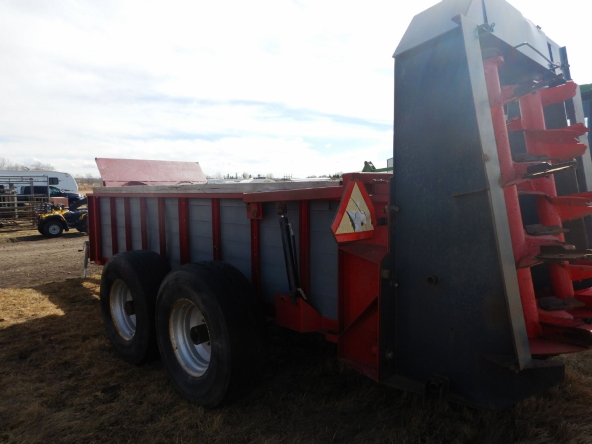 LEON 425RS SILVERSPREADER MANURE SPREADER W/ VERTICAL BEATER, HYD. PUSH, 425/65R22.5 RUBBER, S/N - Image 9 of 13