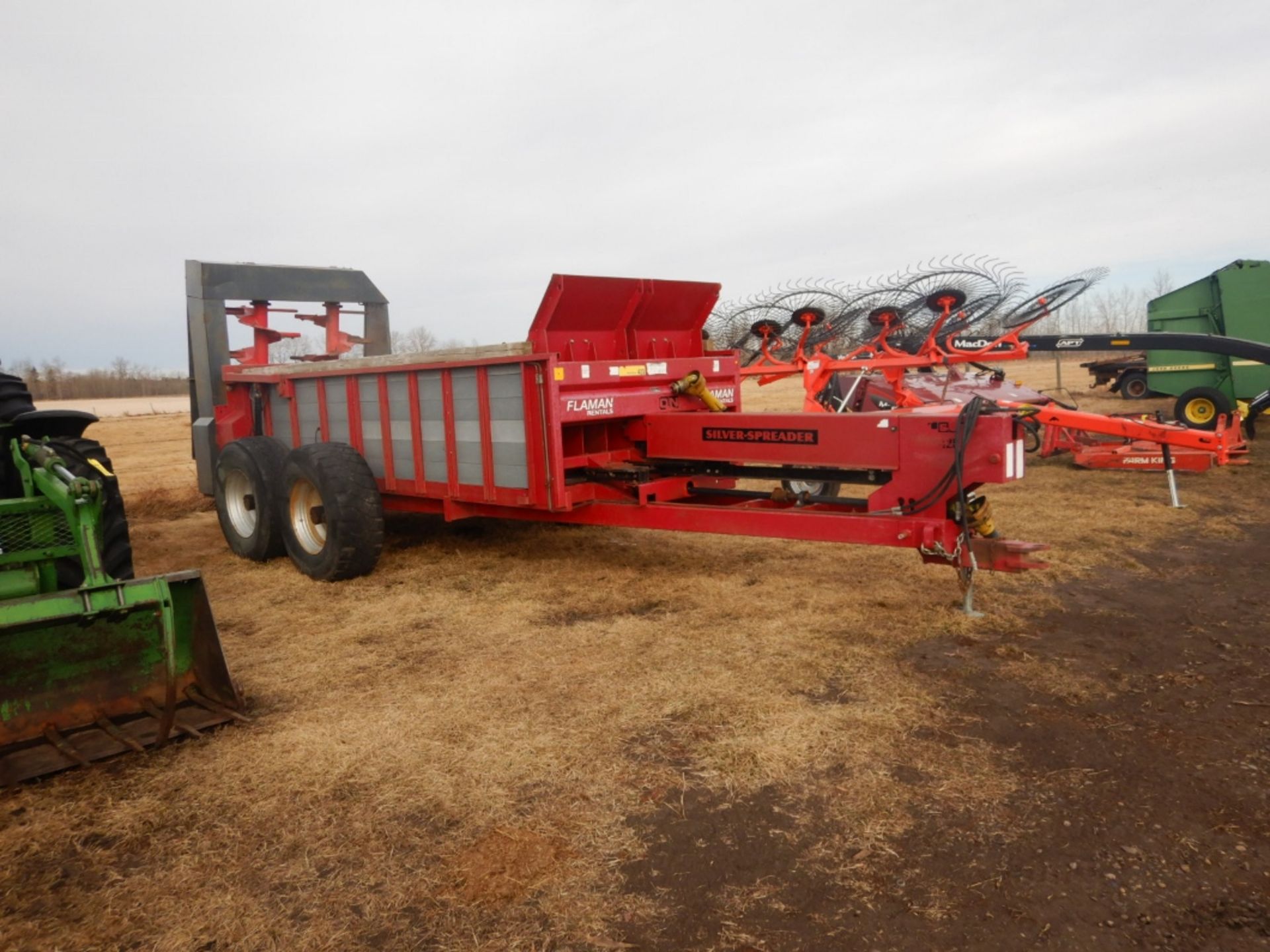 LEON 425RS SILVERSPREADER MANURE SPREADER W/ VERTICAL BEATER, HYD. PUSH, 425/65R22.5 RUBBER, S/N - Image 8 of 13